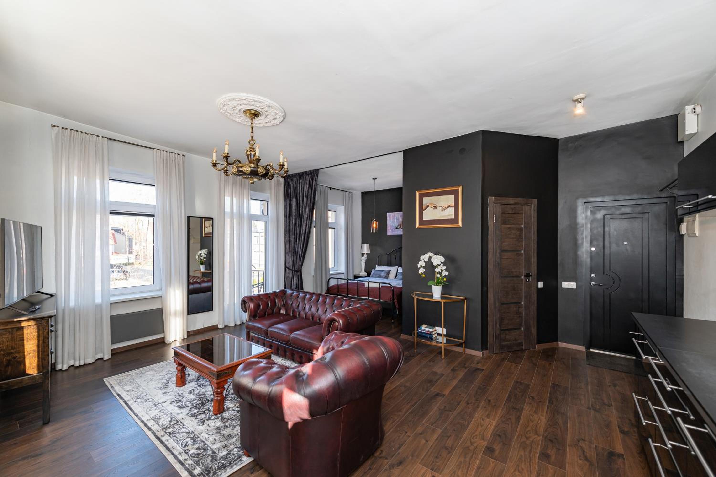 Studio Apartment - Photo 1