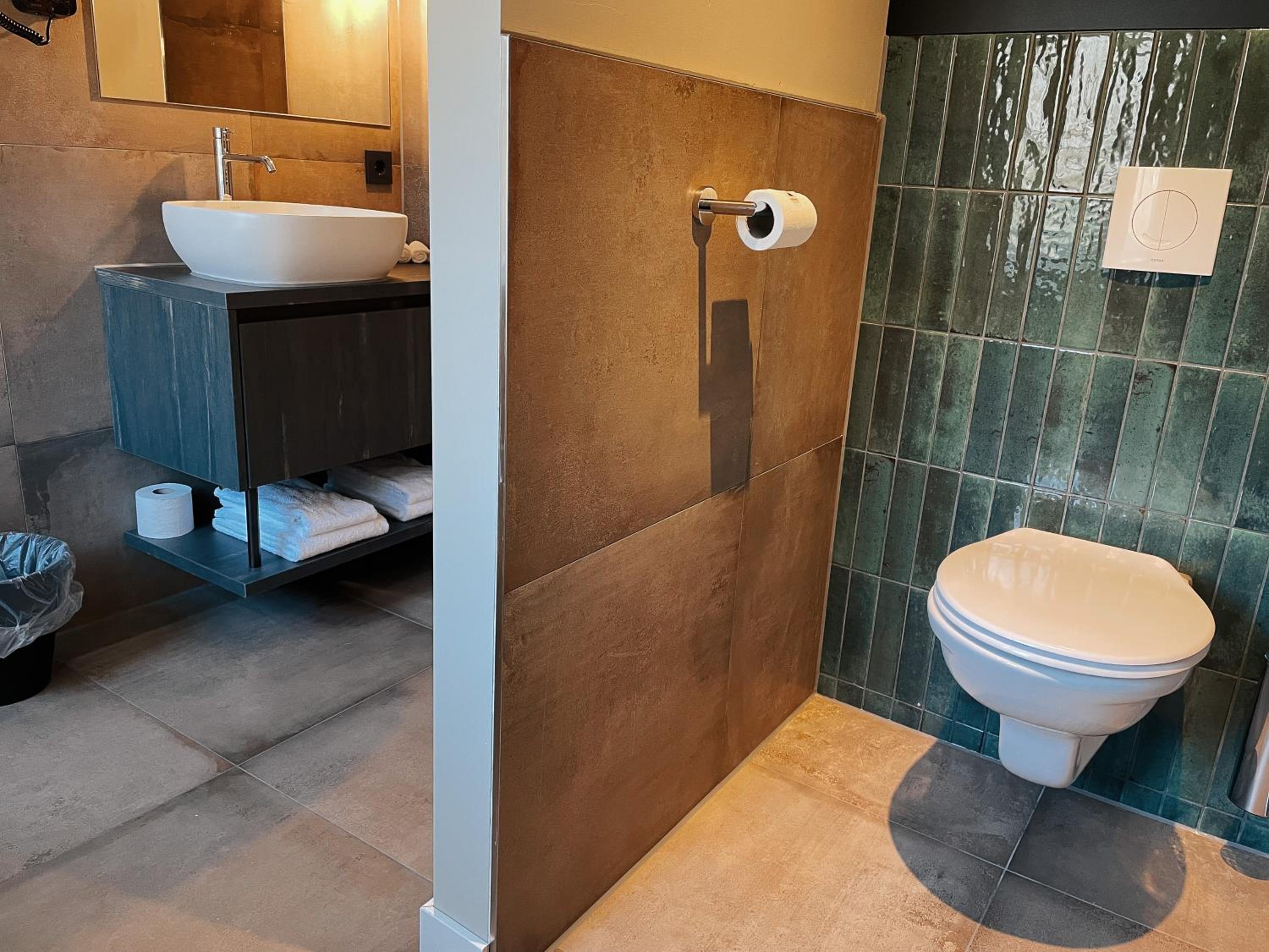 Deluxe Suite with Spa Bath photo 2