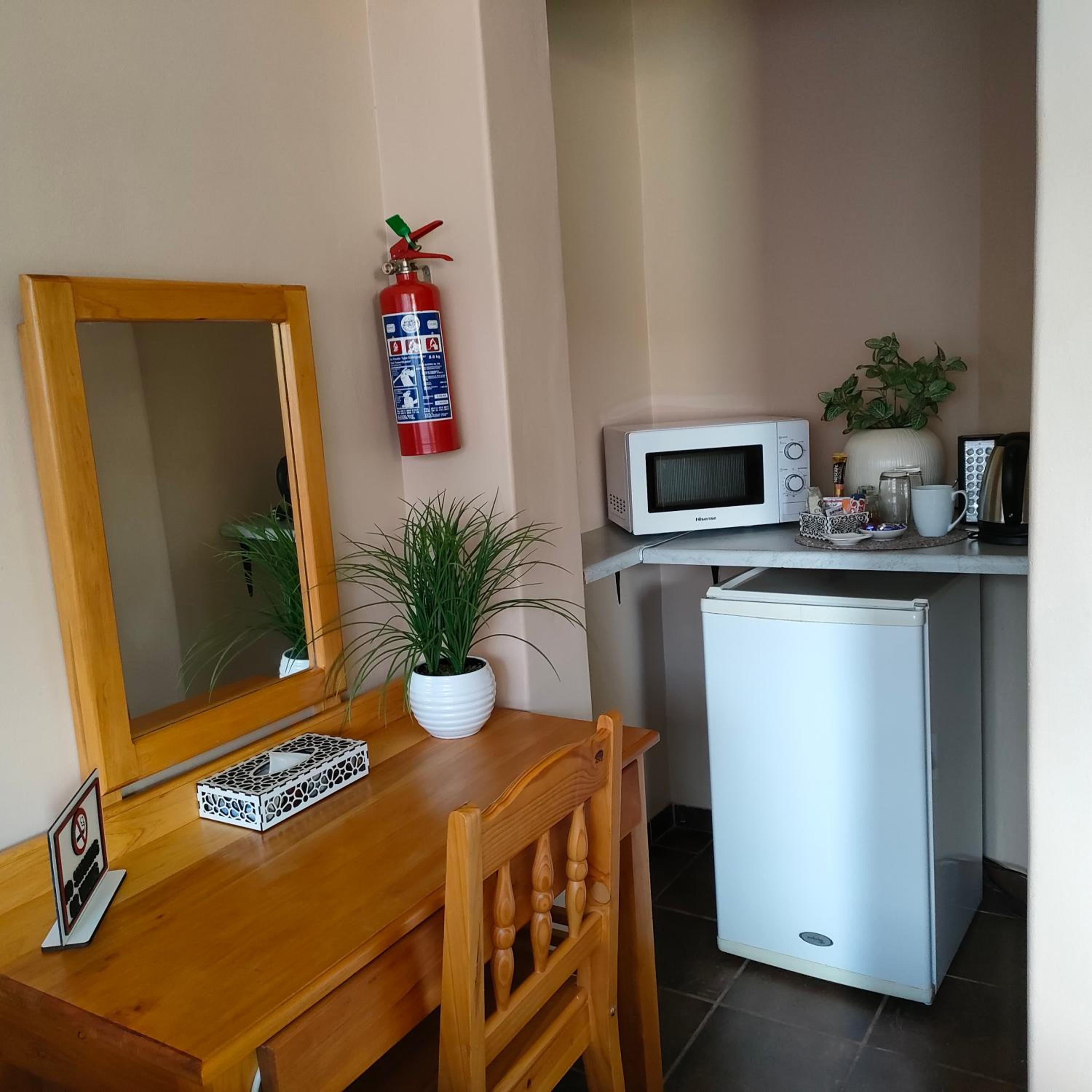 Deluxe Double Room with Shower - Photo 13