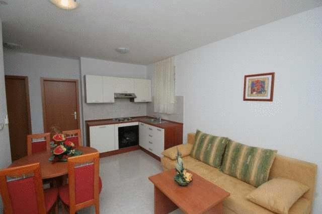 Apartment (2 Adults + 1 Child)