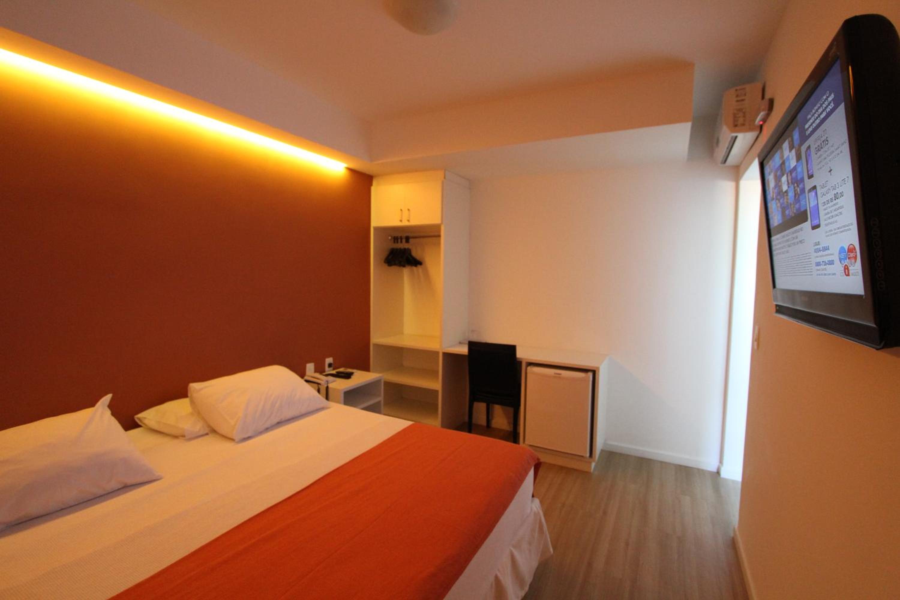 Suite - Photo 1