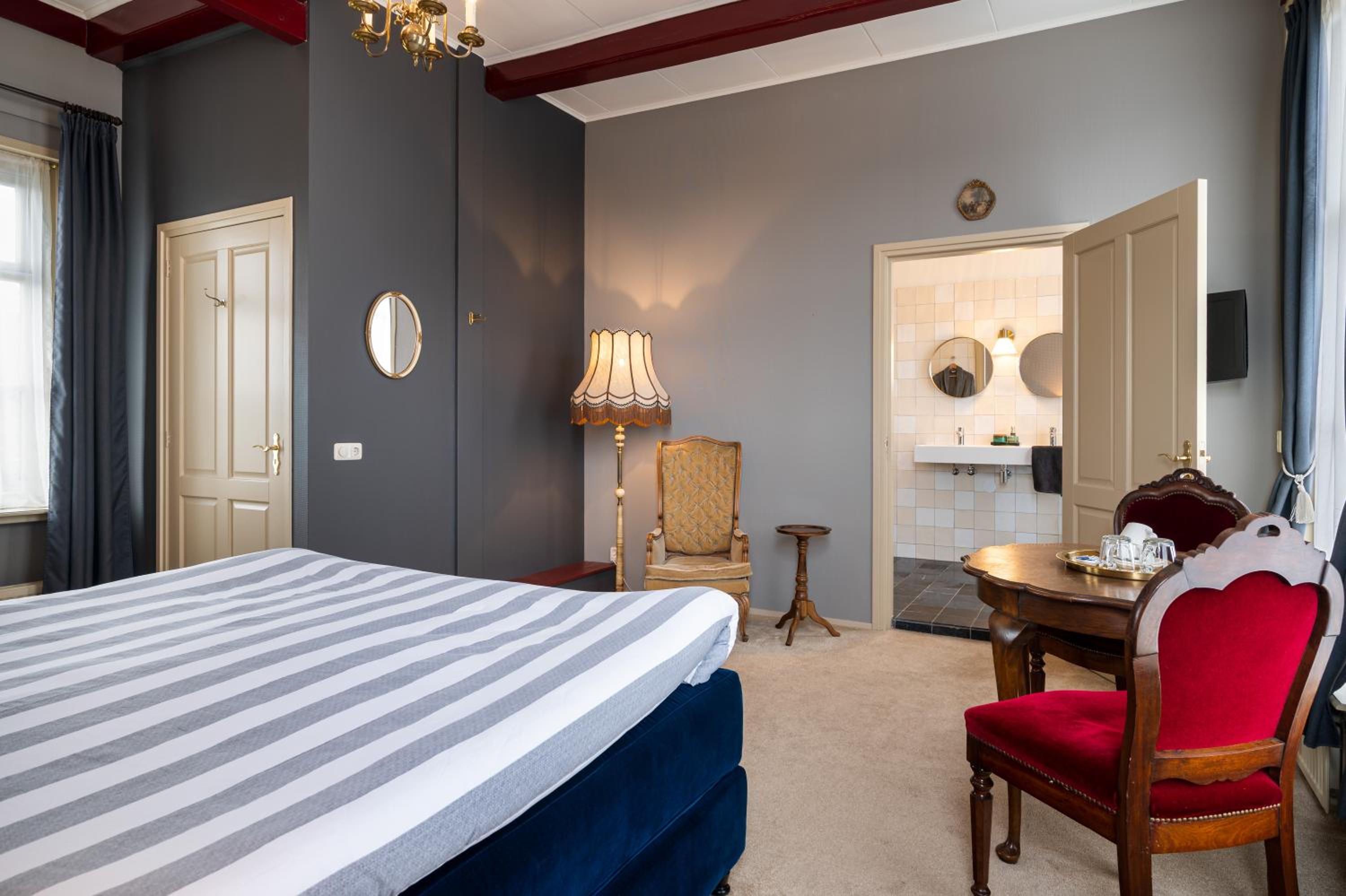 Deluxe King Room photo 2