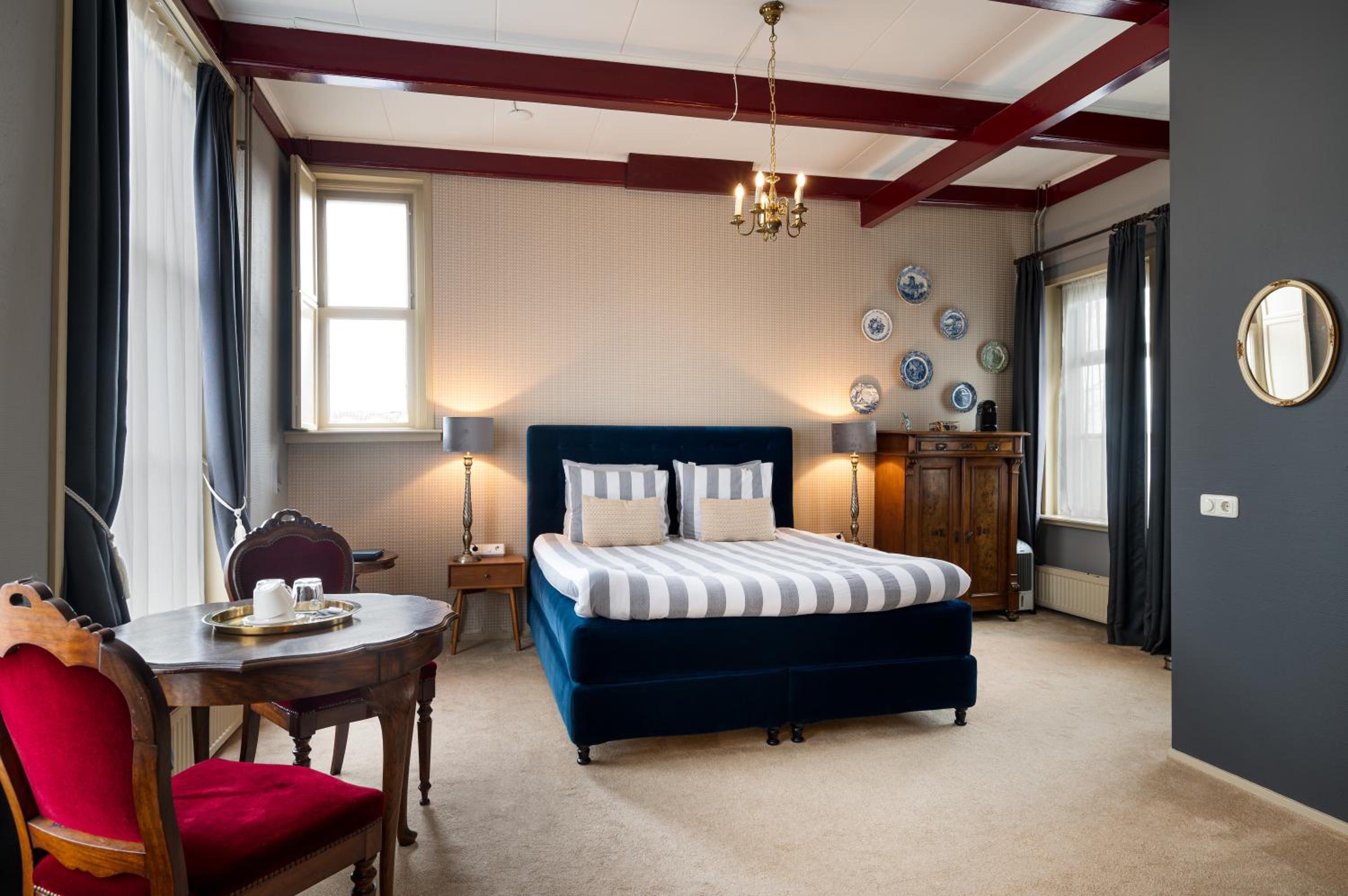 Deluxe King Room photo 1