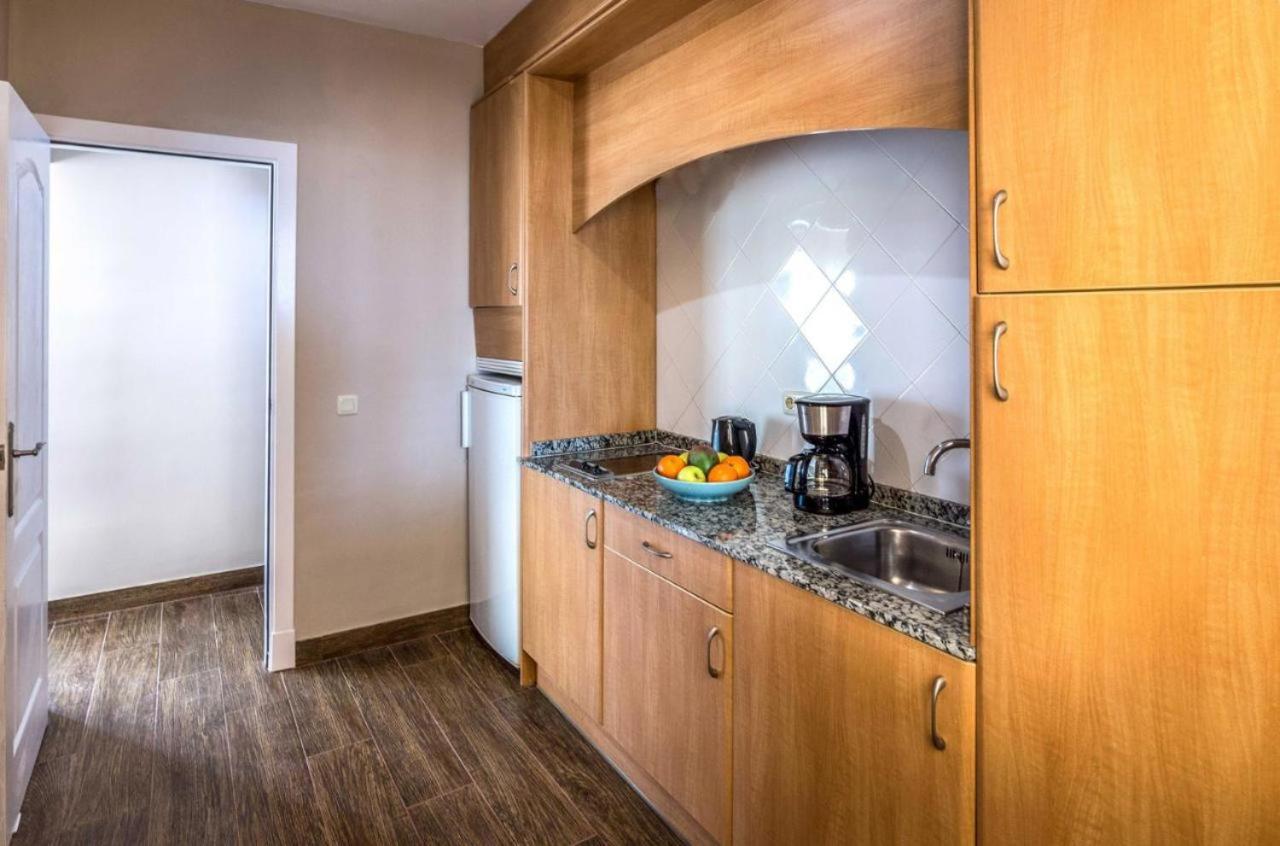 Two-Bedroom Apartment Two-Bedroom Apartment