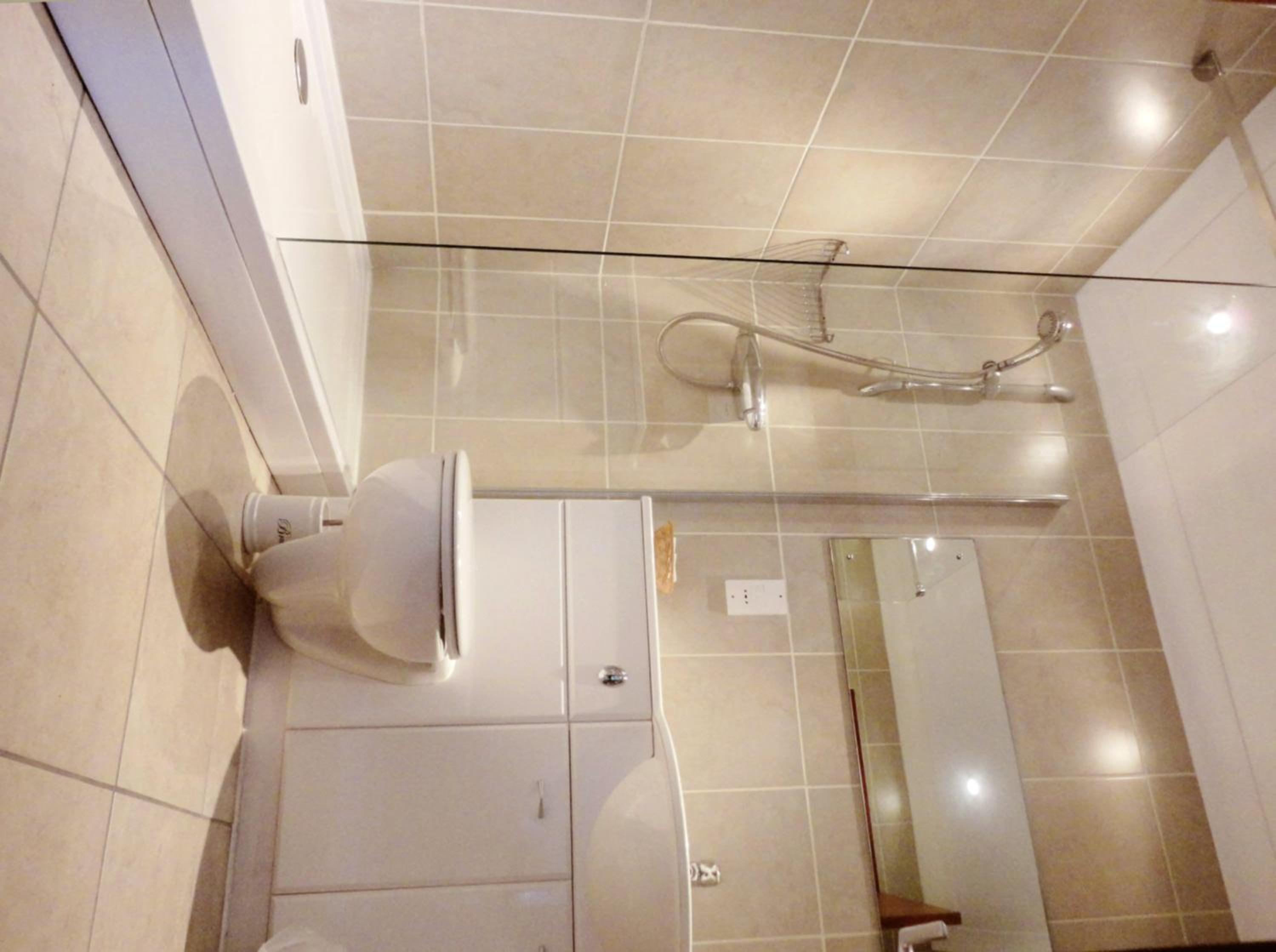 Twin Room with Private Bathroom photo 3