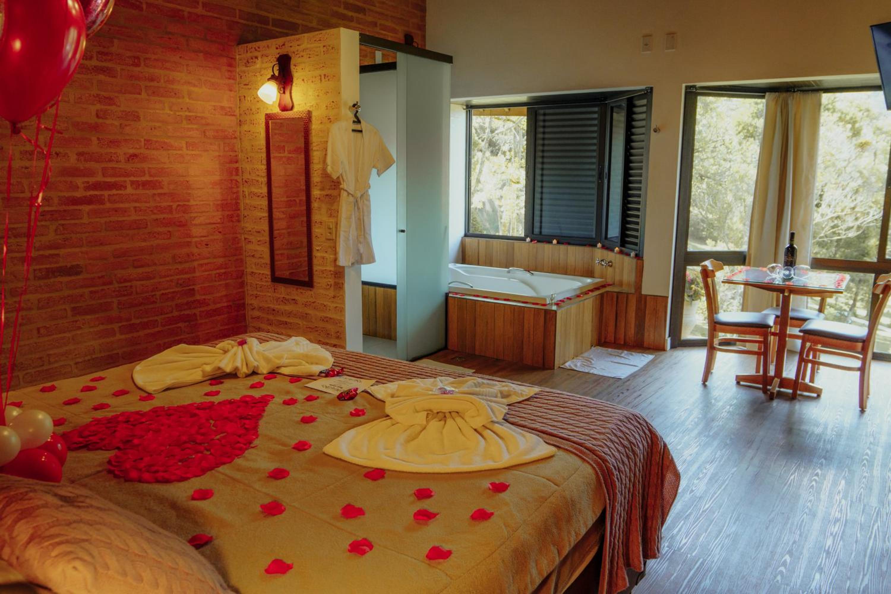 Deluxe Suite with Spa Bath photo 1