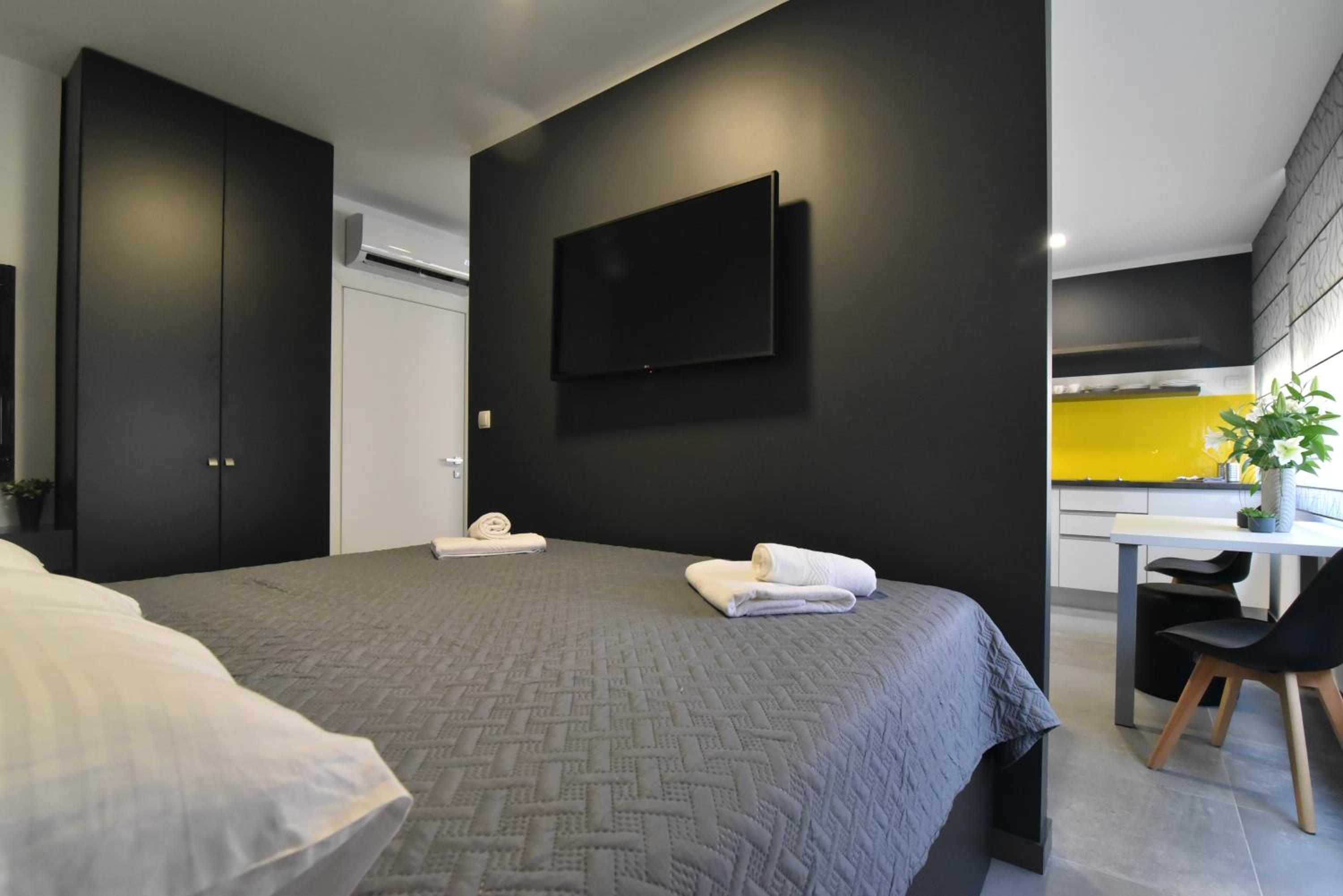Apartment - Photo 2