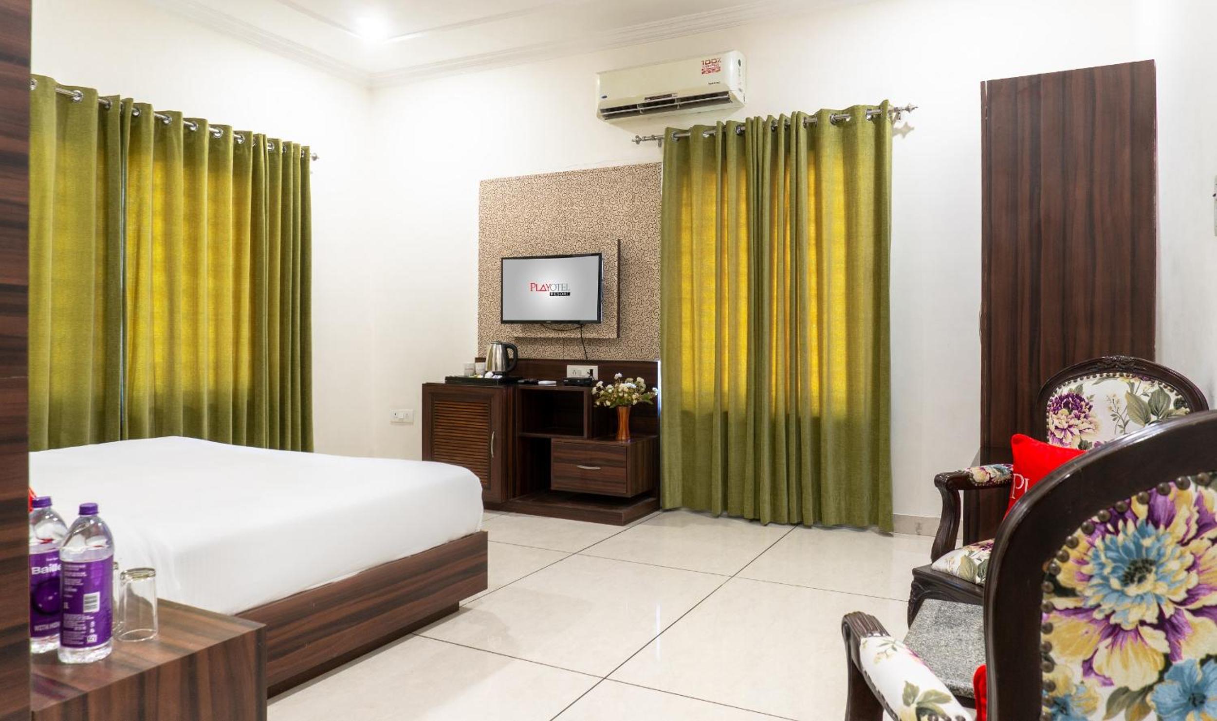 Deluxe Room - Photo 10