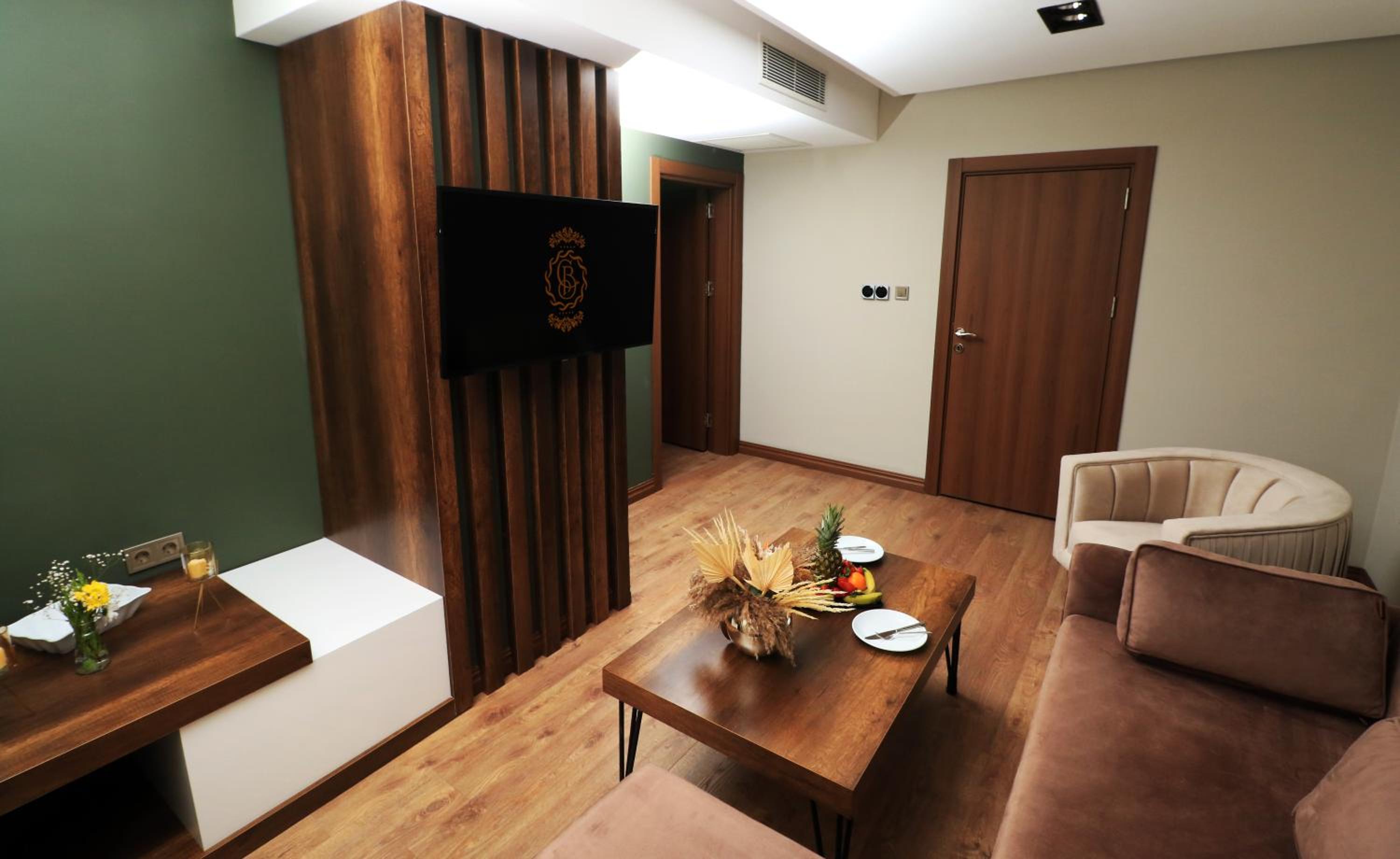 Deluxe King Suite - Photo 5