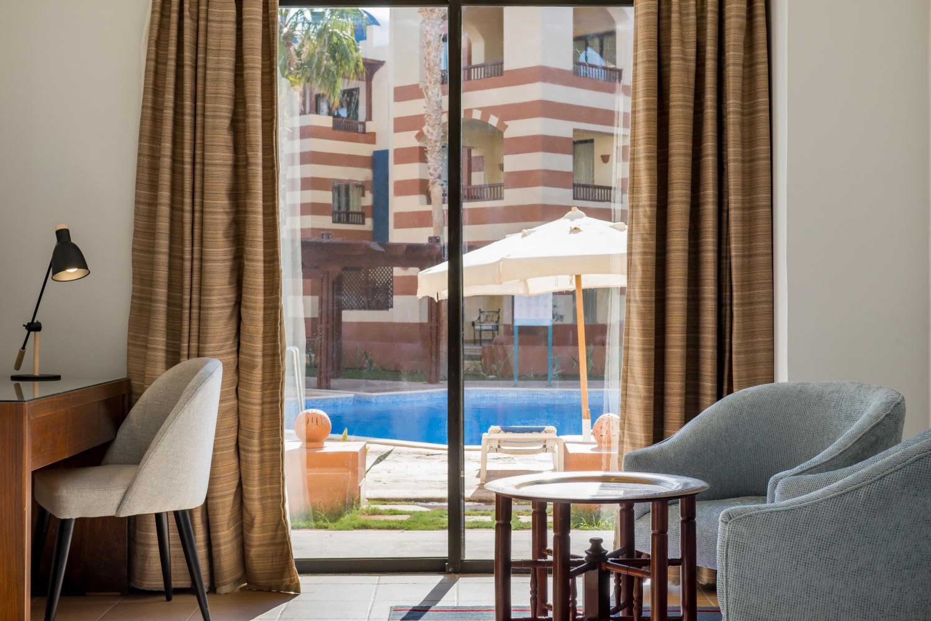 Superior Room - Pool View - Photo 7