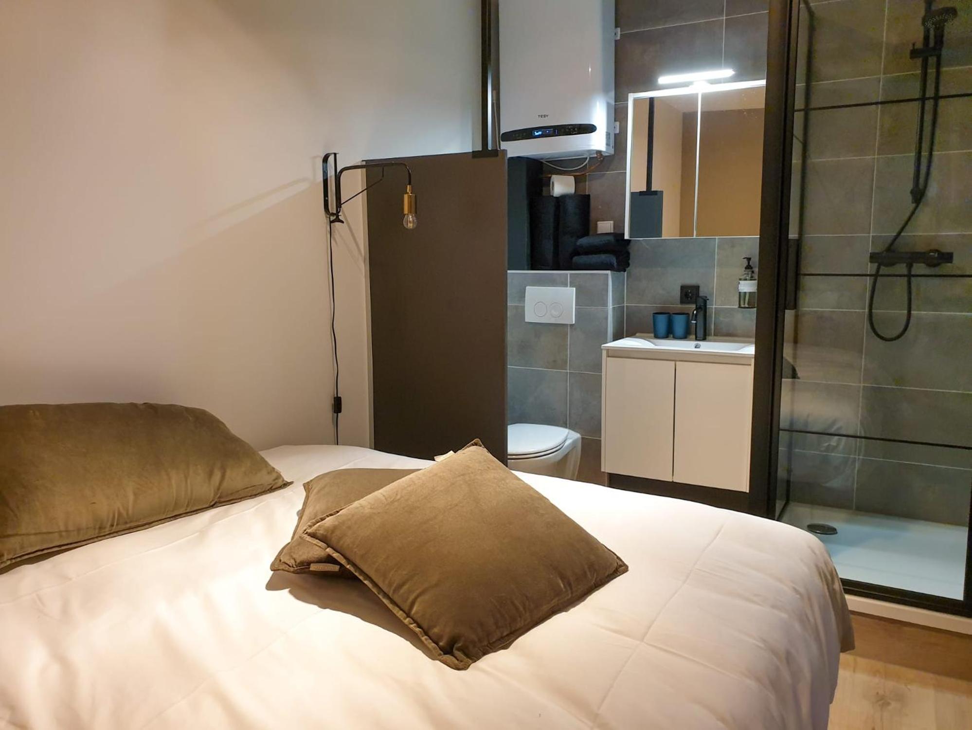 One-Bedroom Apartment - Photo 1