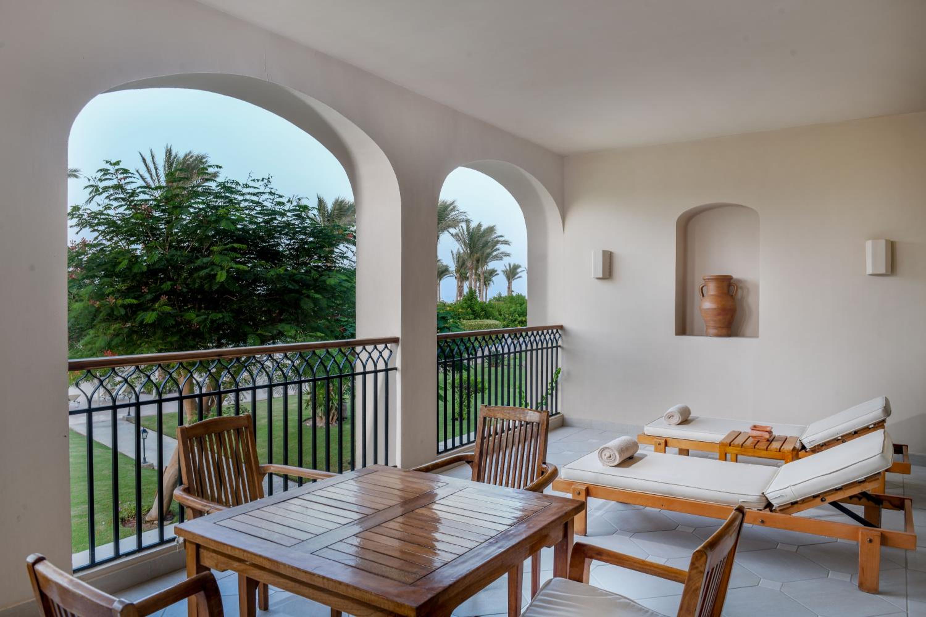 Jaz Mirabel Beach - Executive Suite, Queen Bed, Pool View - Photo 5