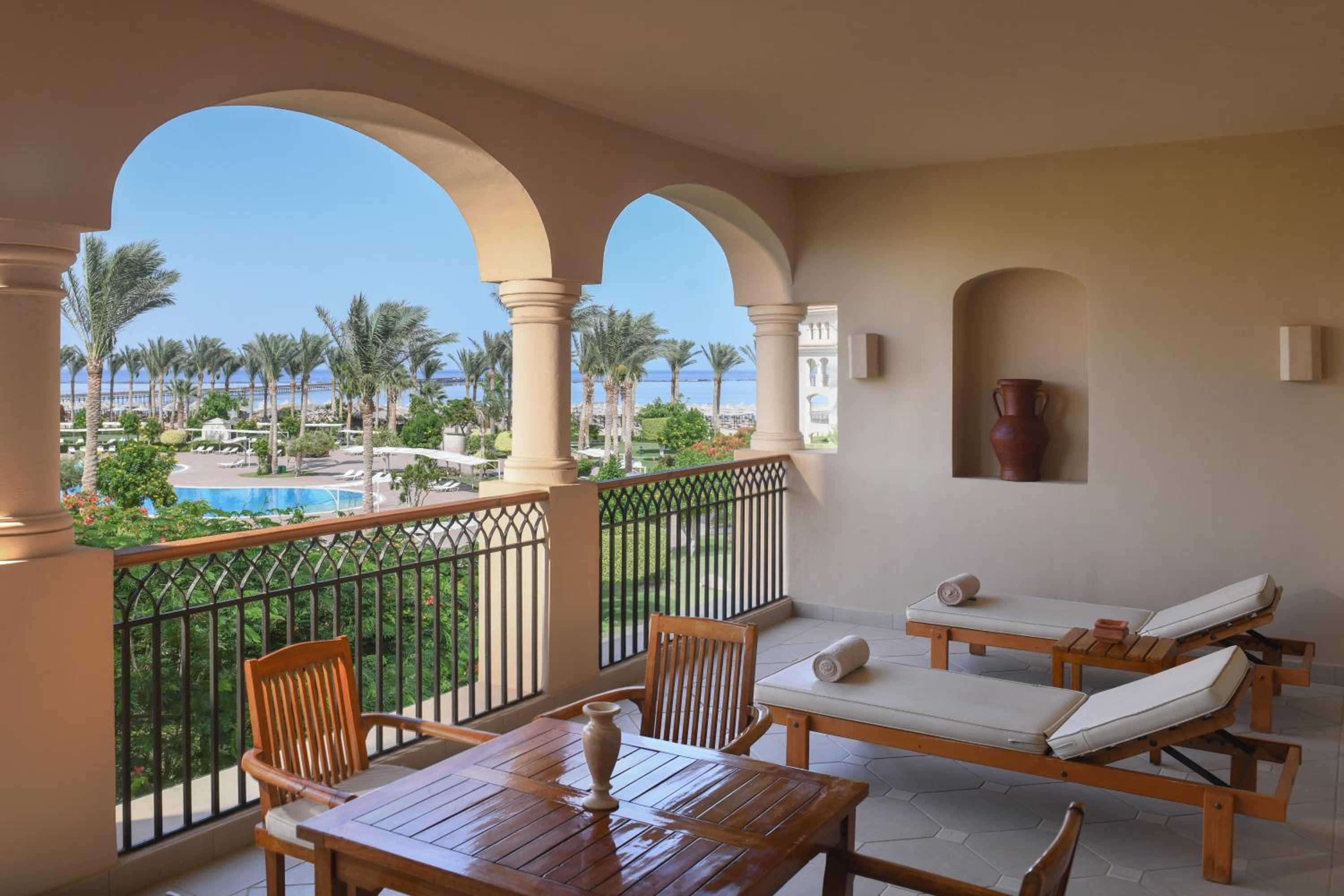 Jaz Mirabel Beach - Executive Suite, Queen Bed, Pool View - Photo 10