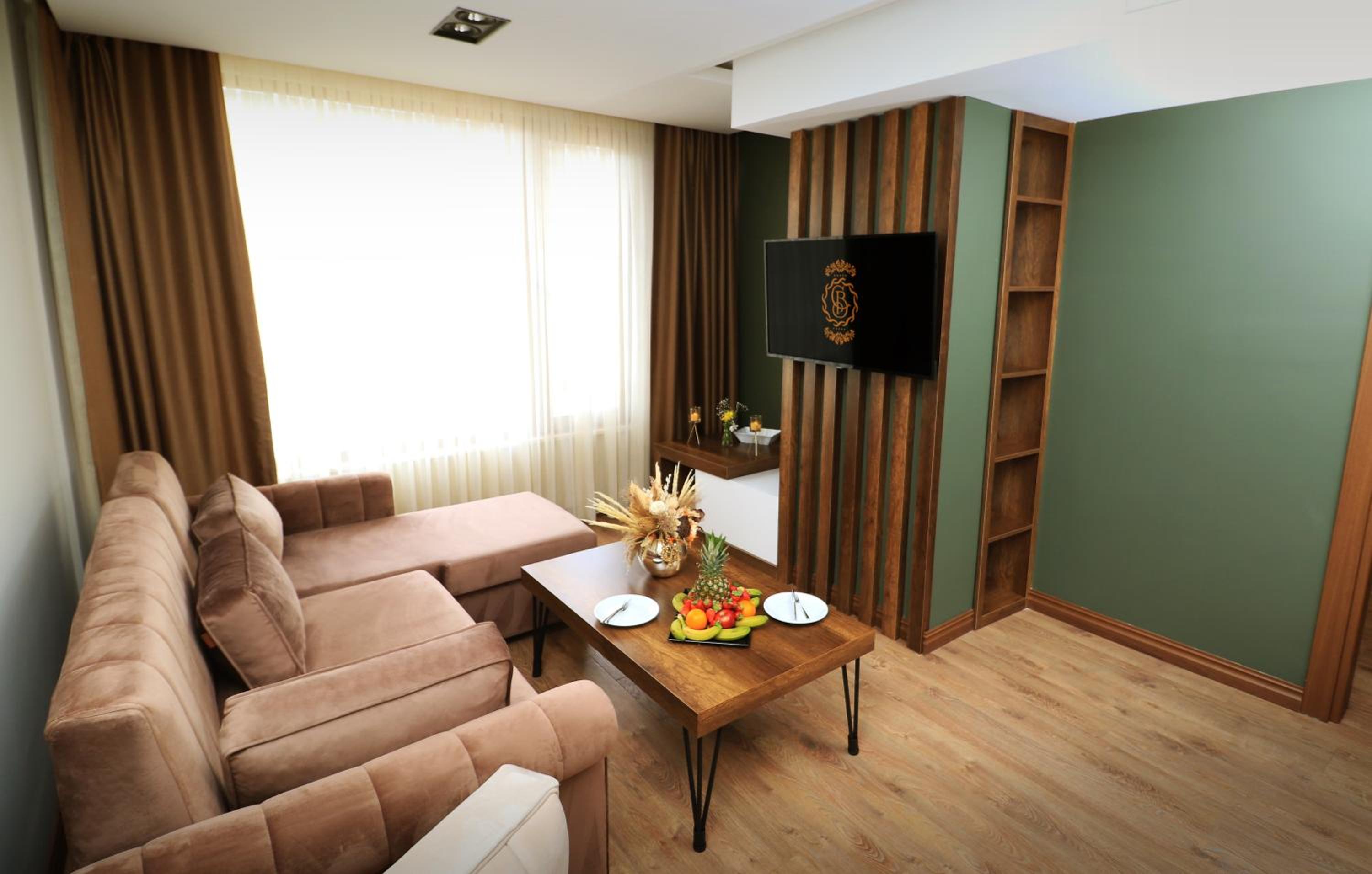 Deluxe King Suite - Photo 1