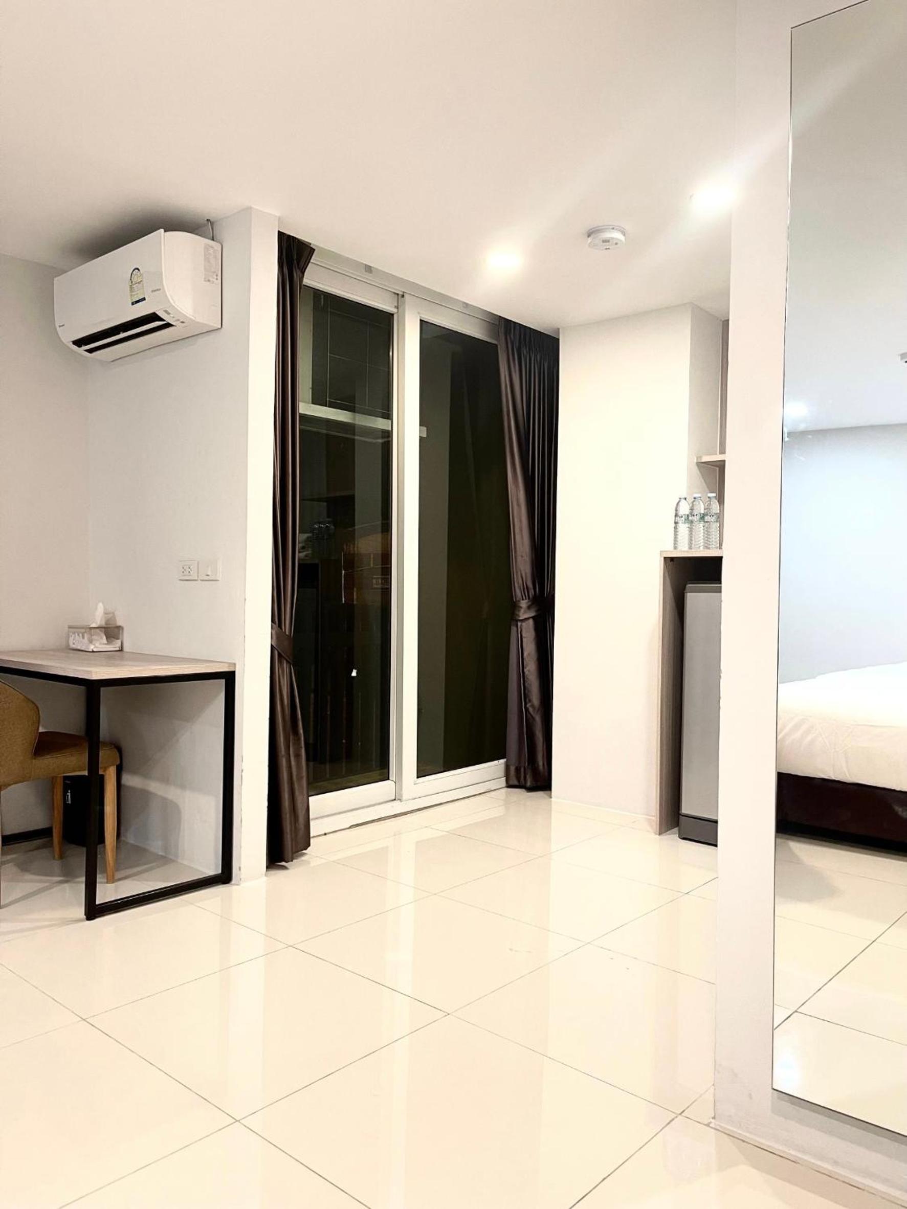 Twin Room - Photo 8