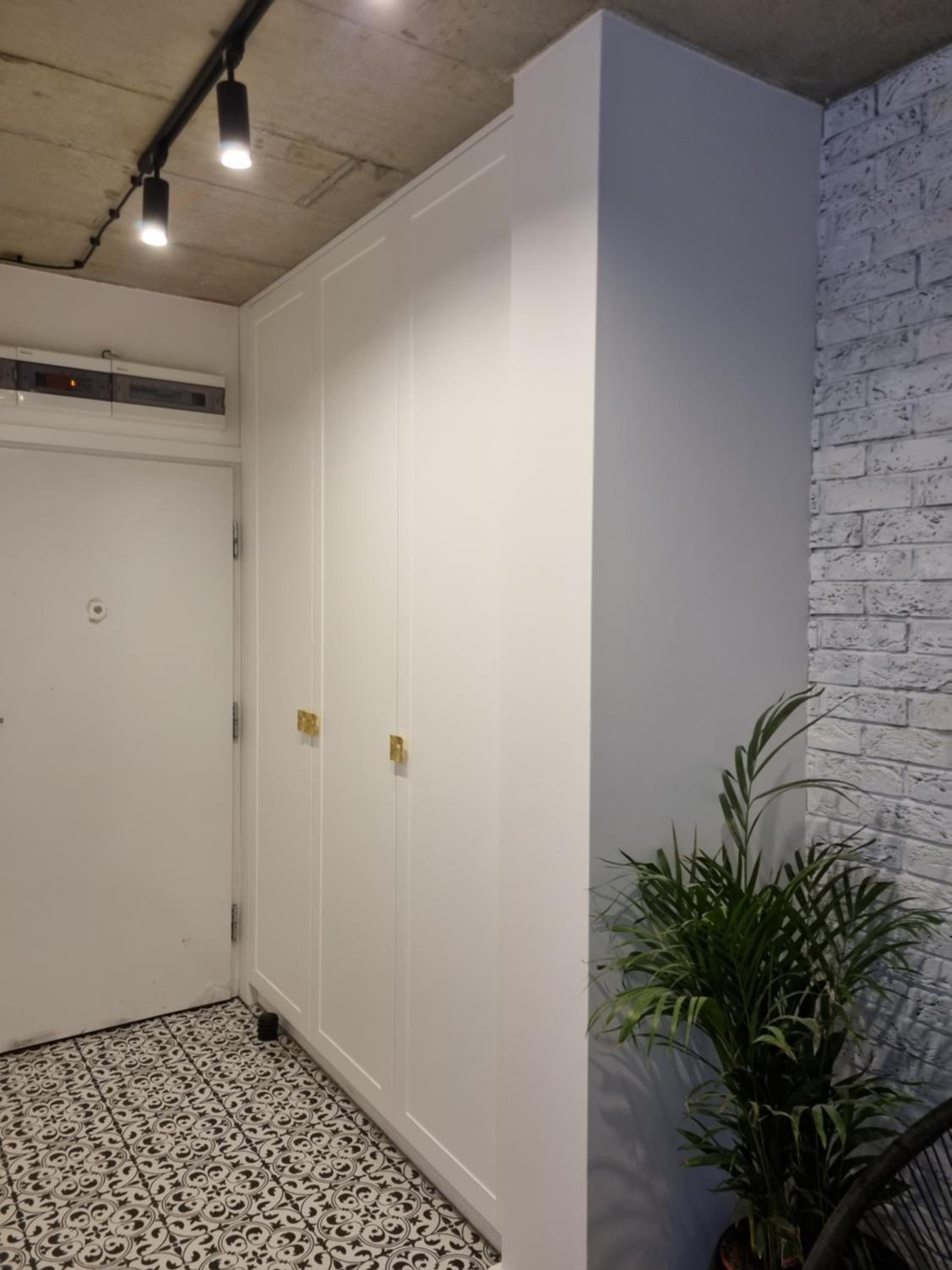 One-Bedroom Apartment - Photo 2