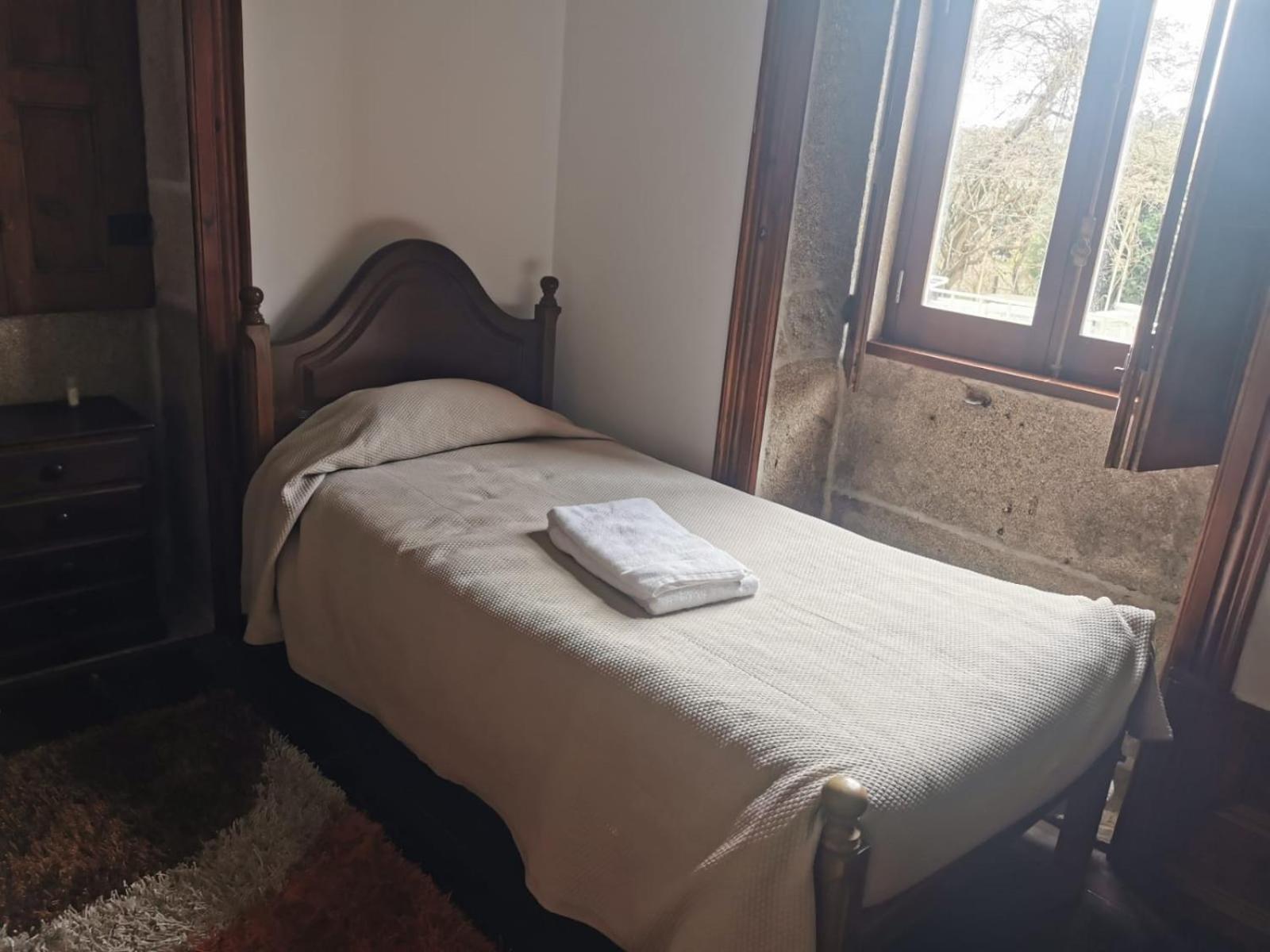 Basic Triple Room with Shared Bathroom