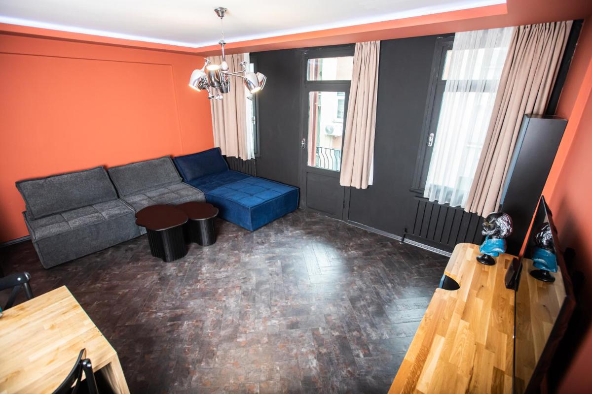 Apartment with Balcony photo 3