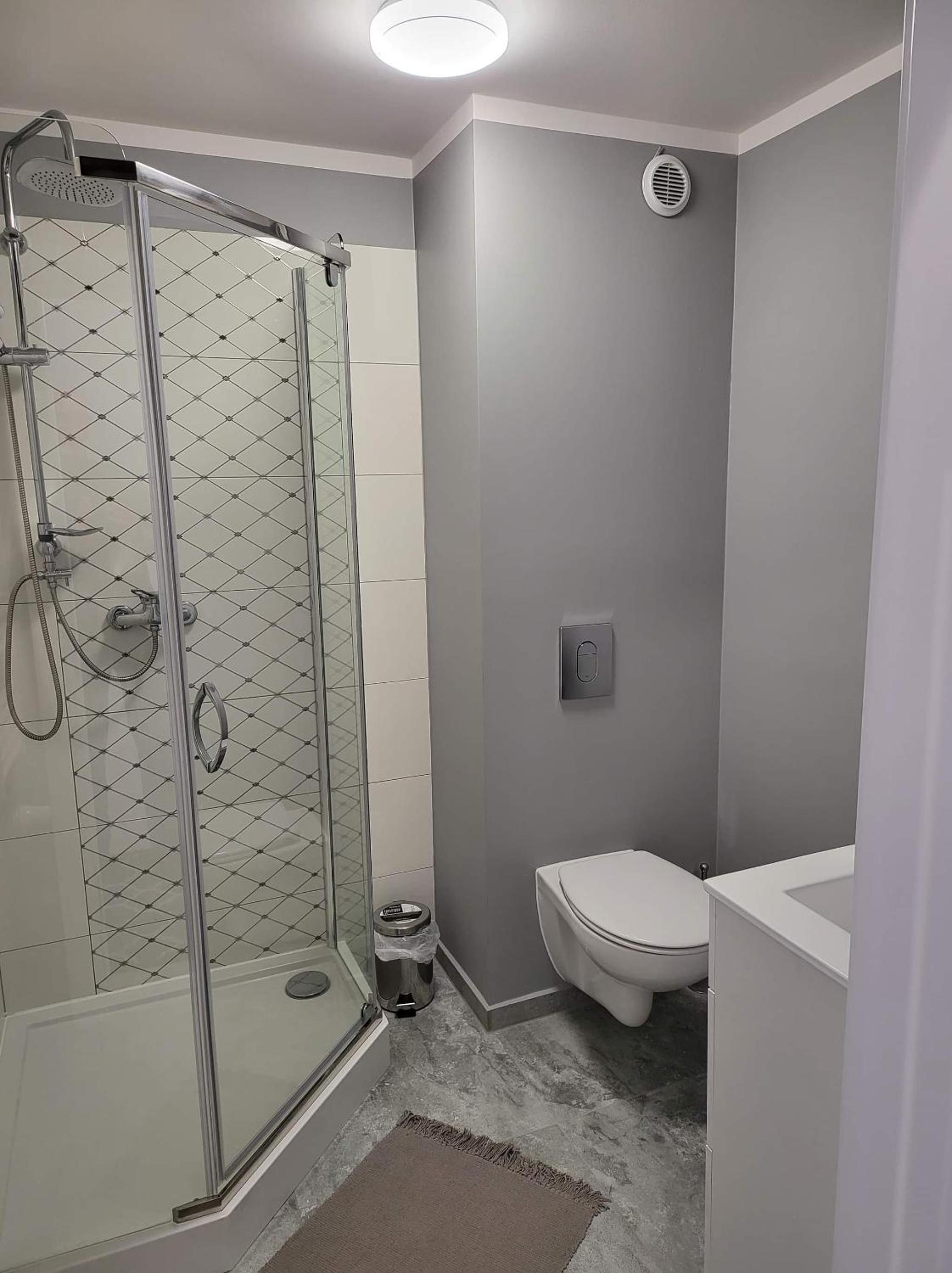 Family Room with Bathroom photo 1