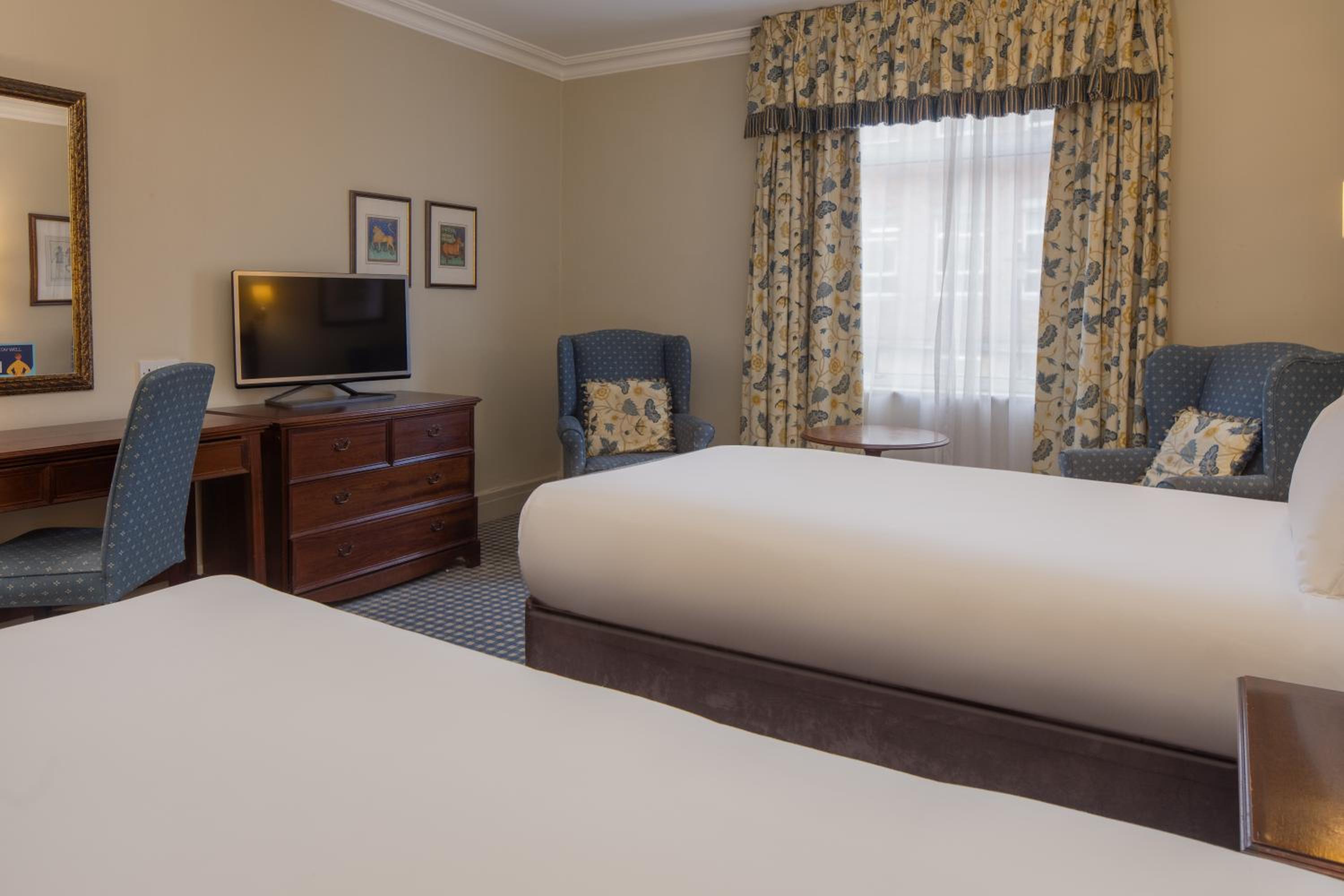 Standard Twin Room - Photo 5