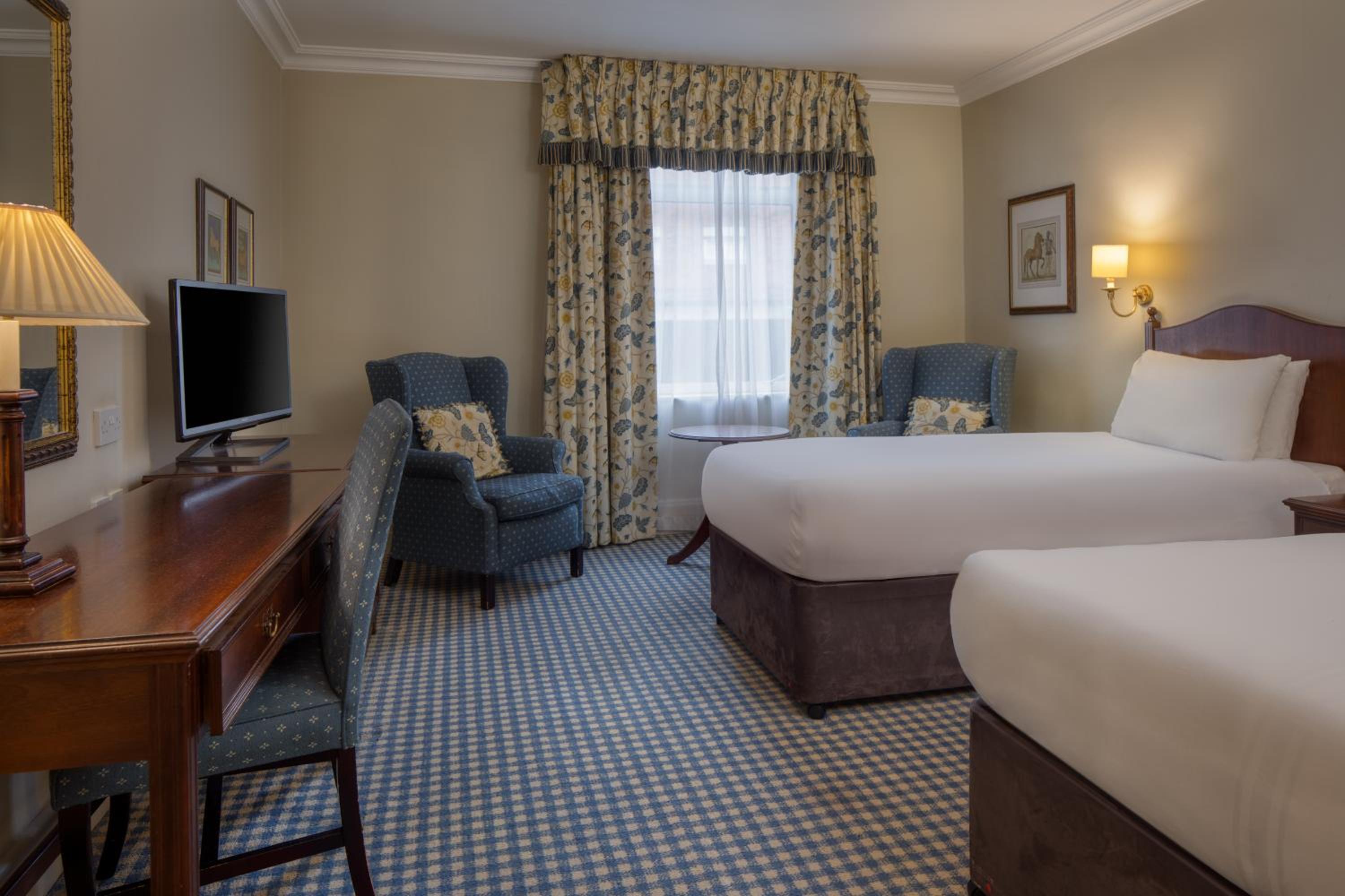 Standard Twin Room - Photo 3