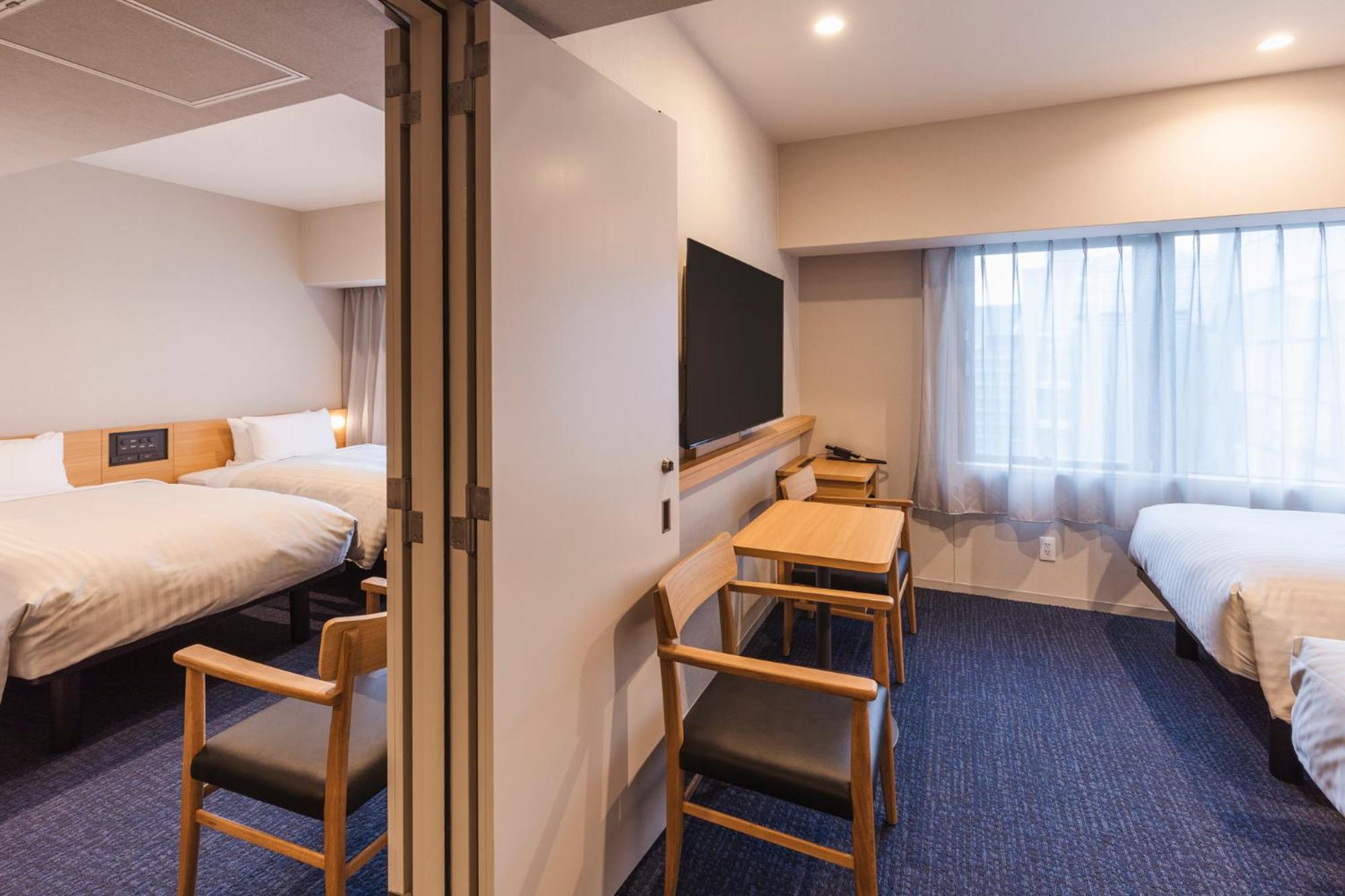 Connecting Room - Non-Smoking - Photo 1