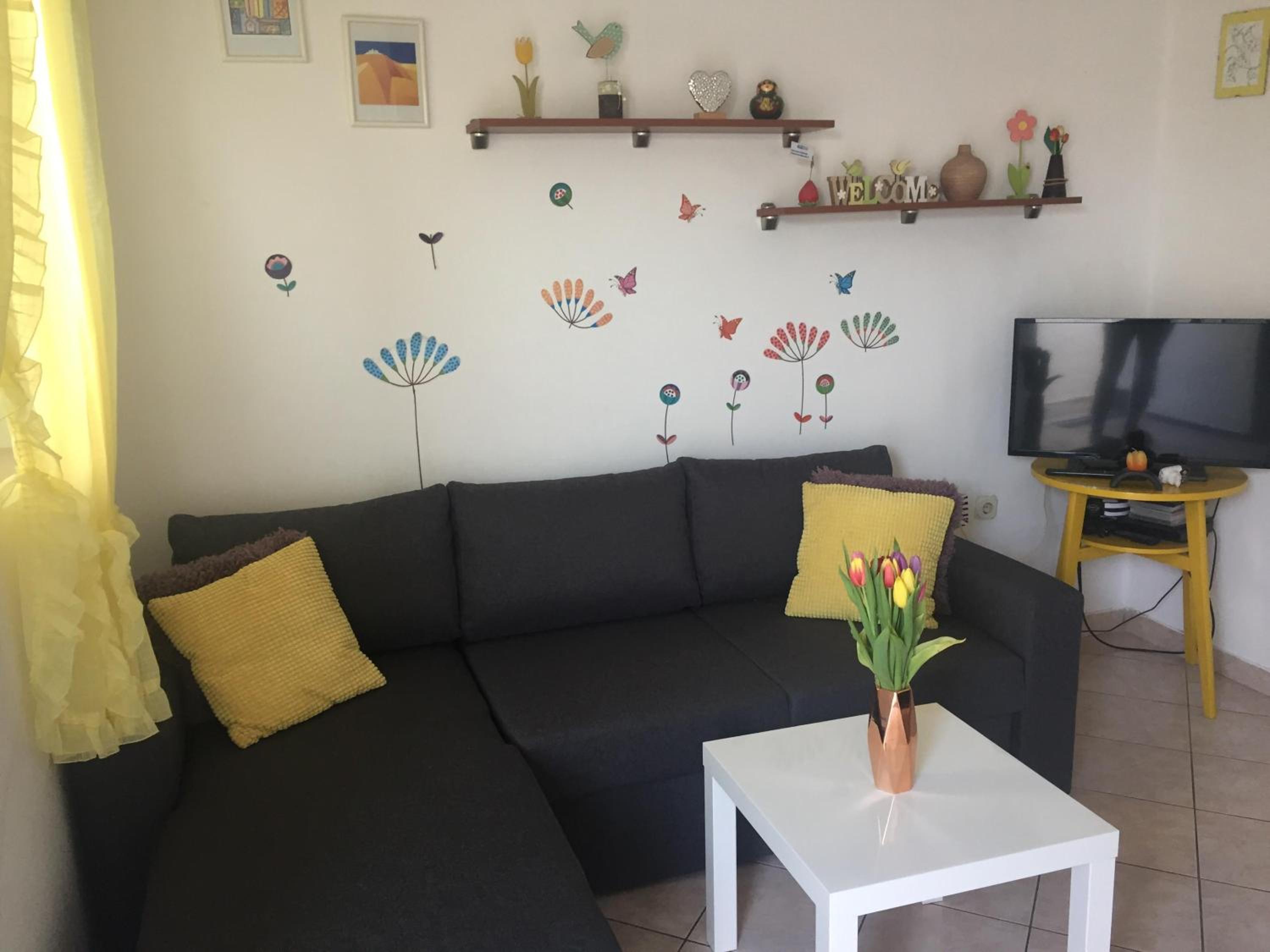 Economy One-Bedroom Apartment with Shared Terrace