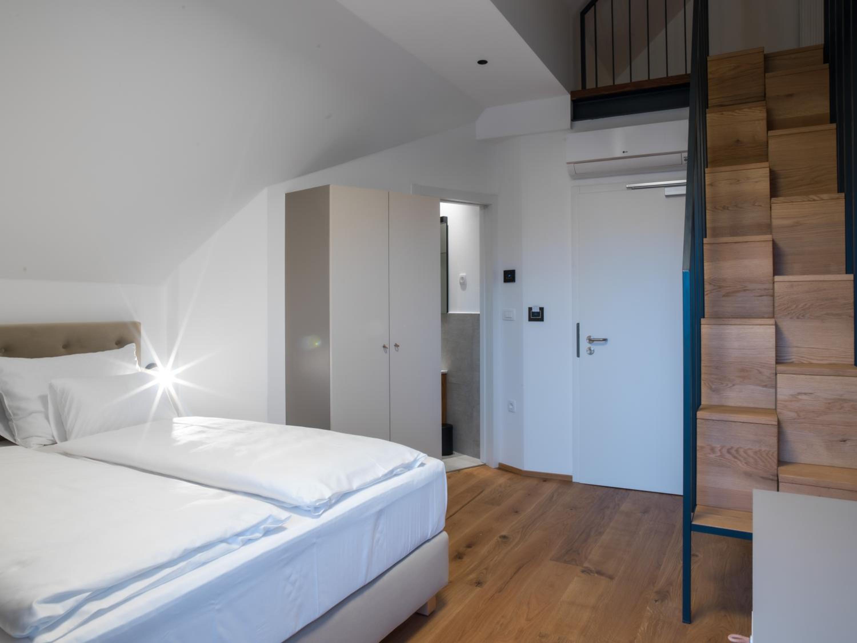 Double Room with Balcony - Photo 1