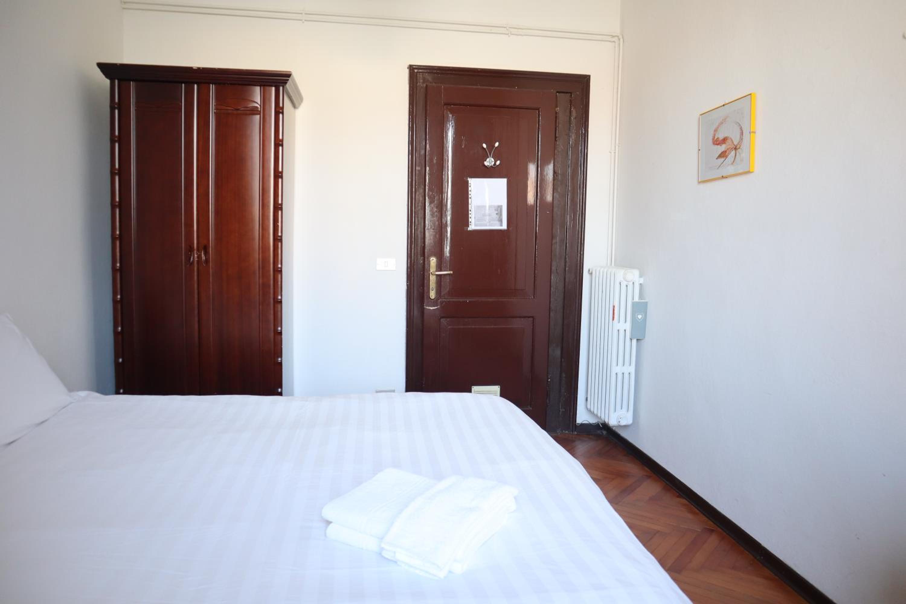 Double Room - Photo 28