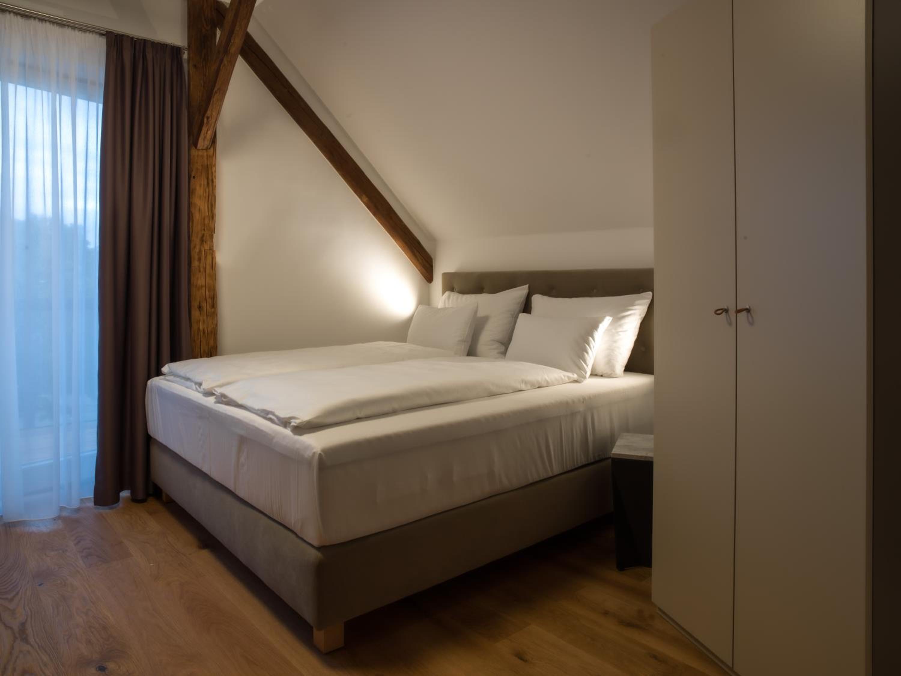 Double Room with Balcony - Photo 4