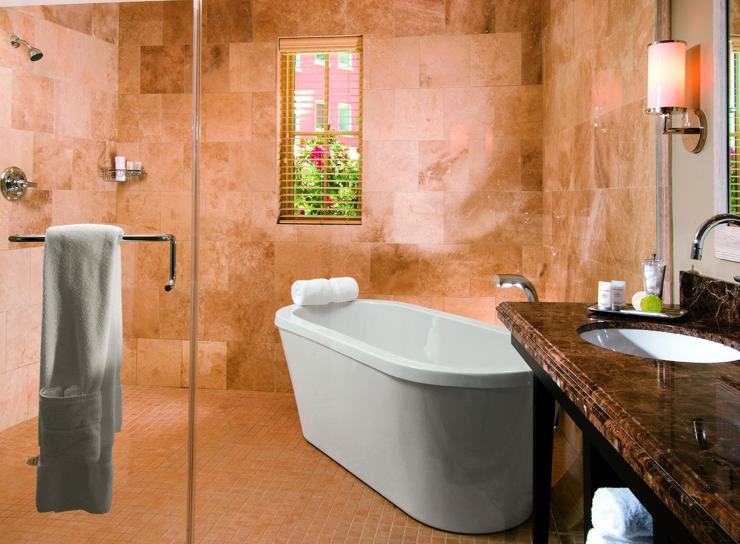 Signature Suite, 1 King Bed, Bathtub, Pool View - Photo 2