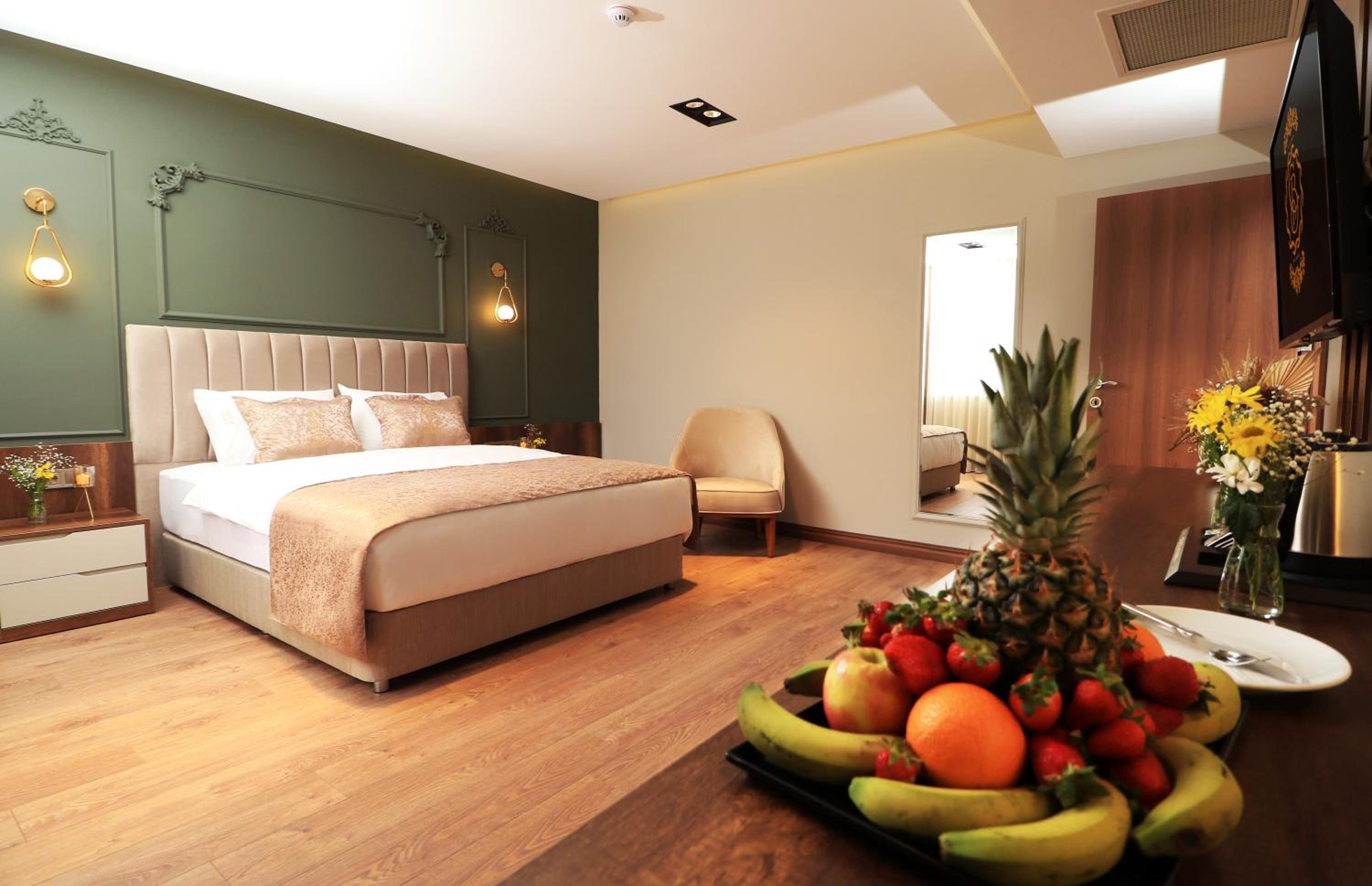 Deluxe King Suite - Photo 4
