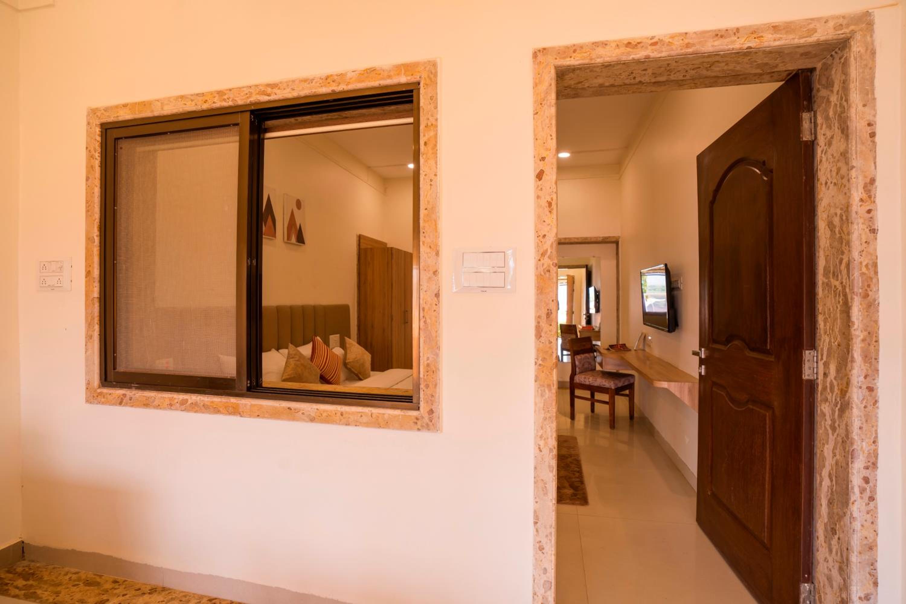 One-Bedroom Bungalow - Photo 4