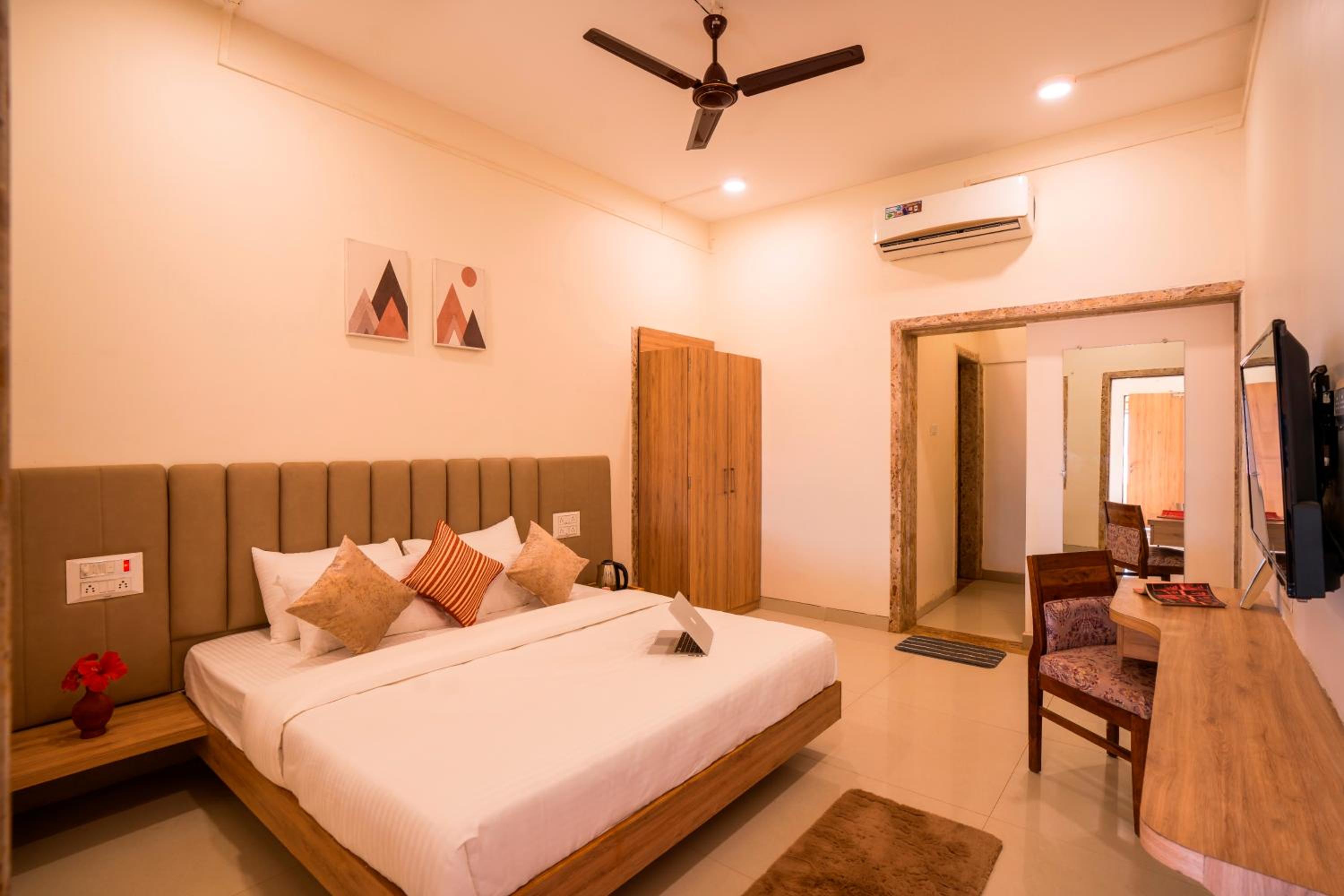 One-Bedroom Bungalow - Photo 1