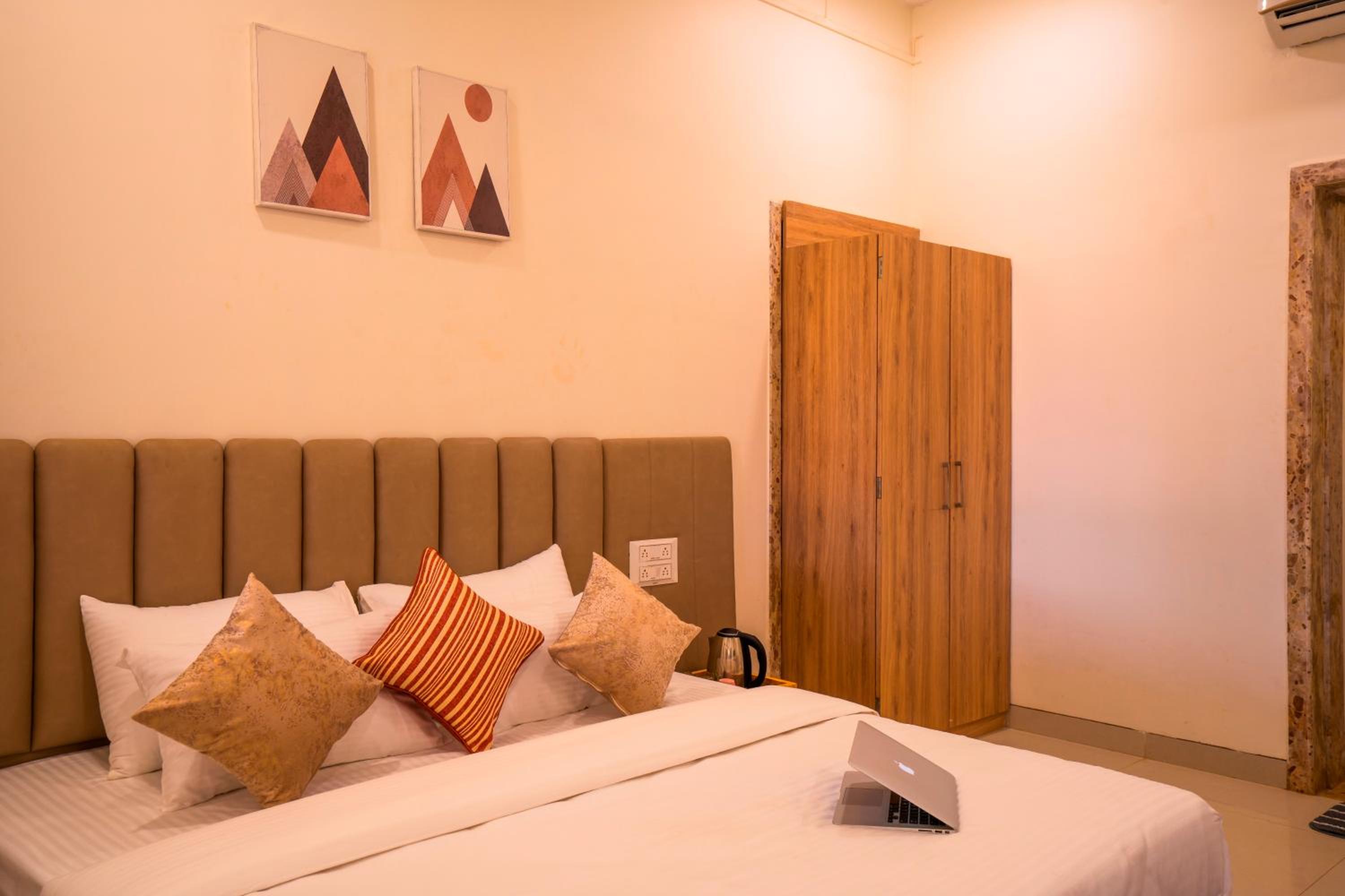 One-Bedroom Bungalow - Photo 10