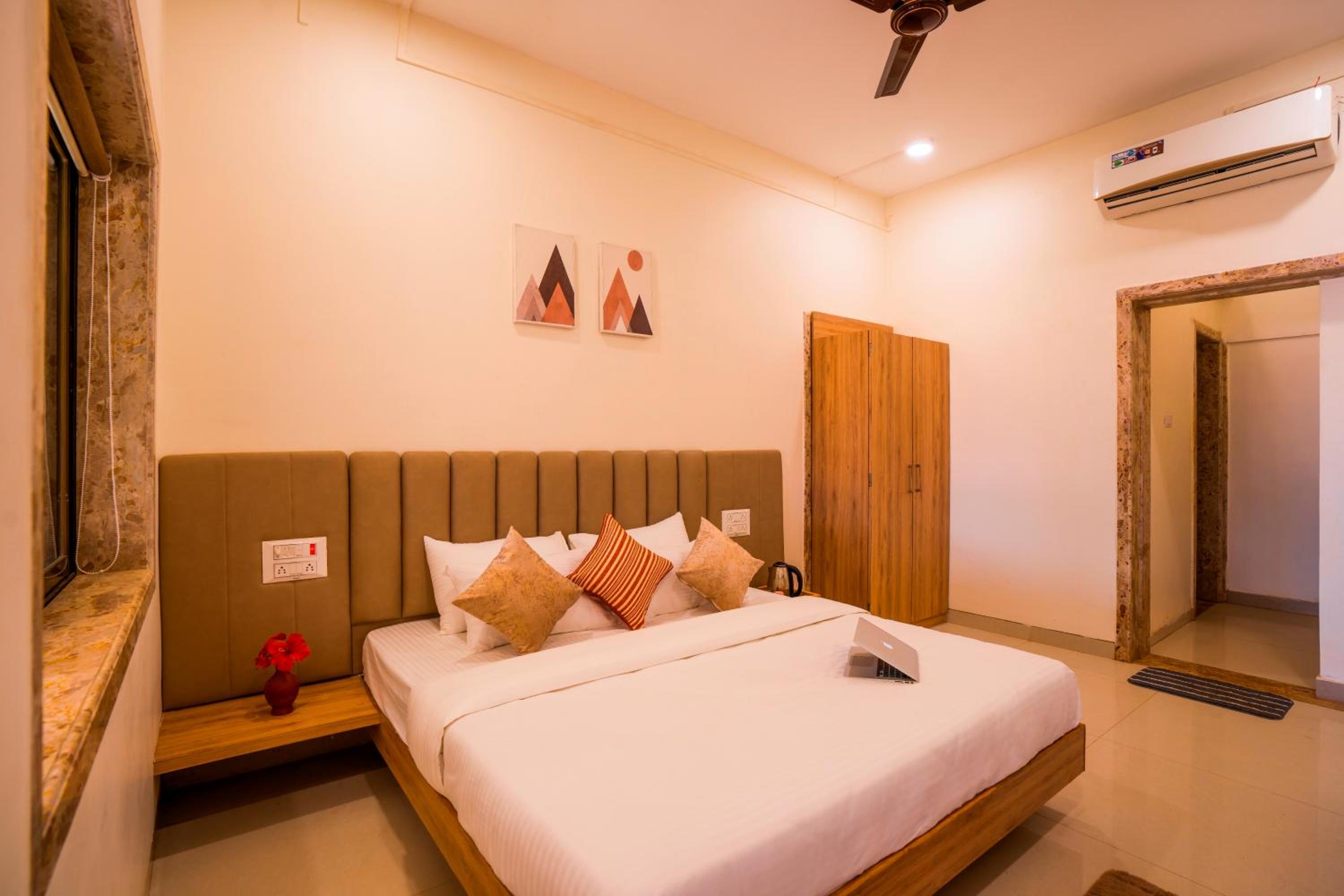 One-Bedroom Bungalow - Photo 7