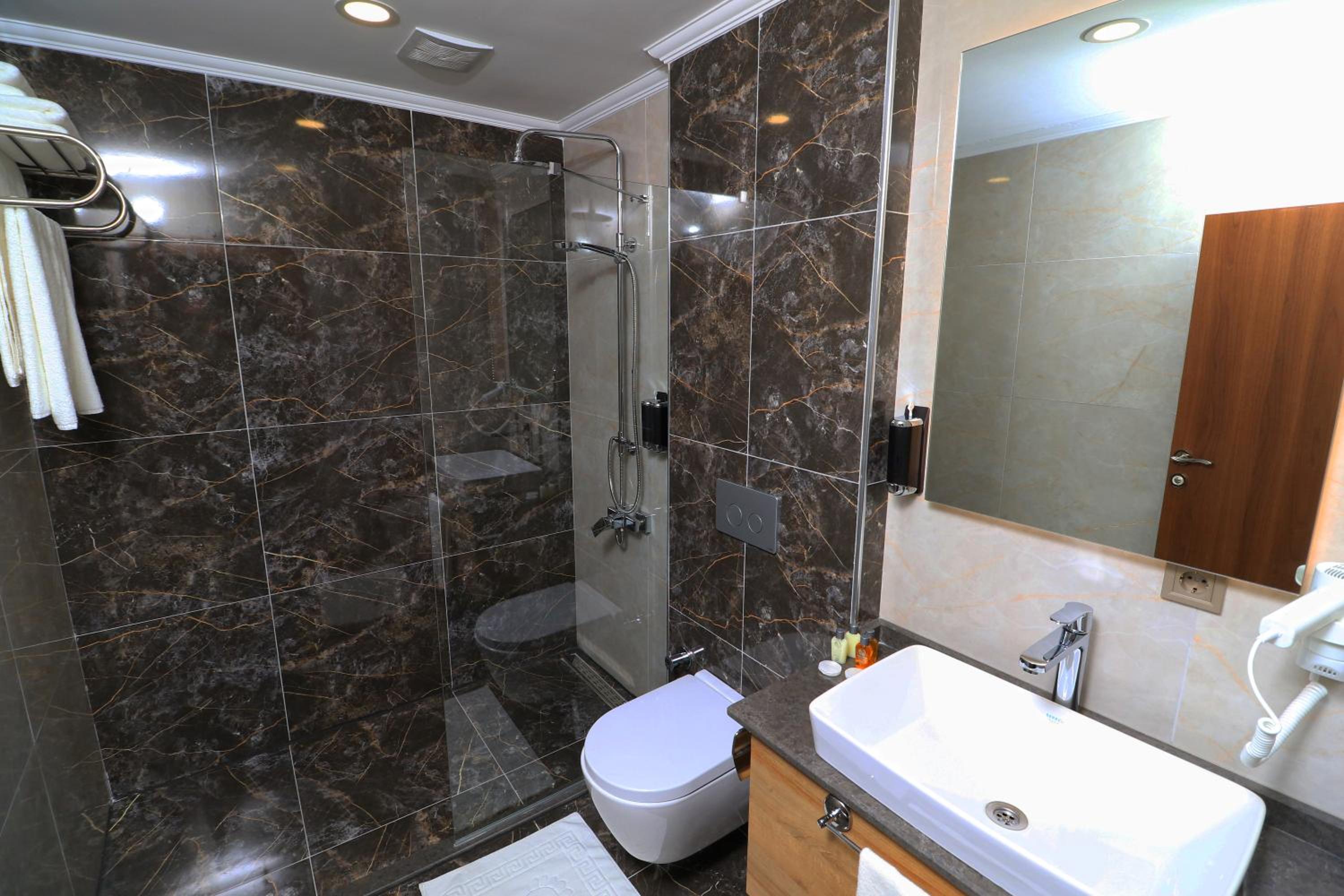 Suite with Mountain View - Photo 6