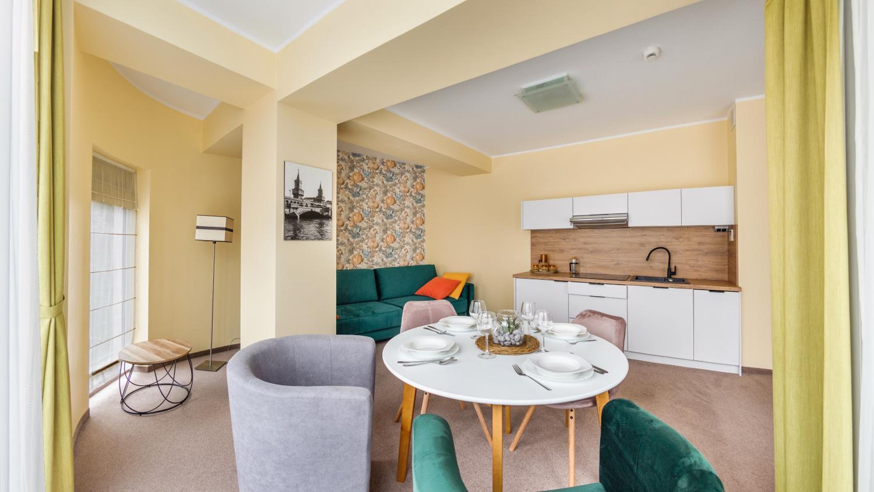 One-Bedroom Apartment - Photo 1