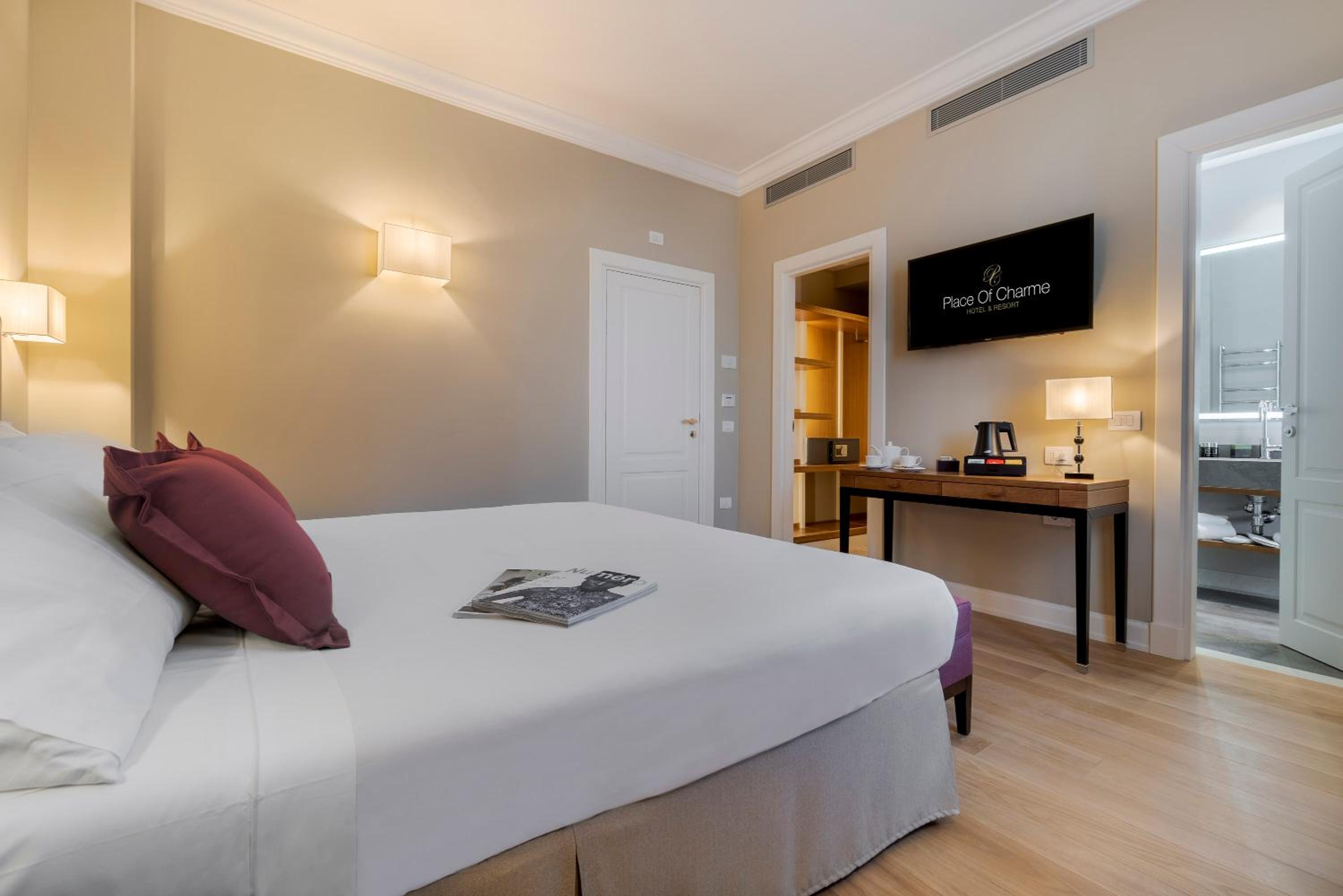 Available room thumbnail 6