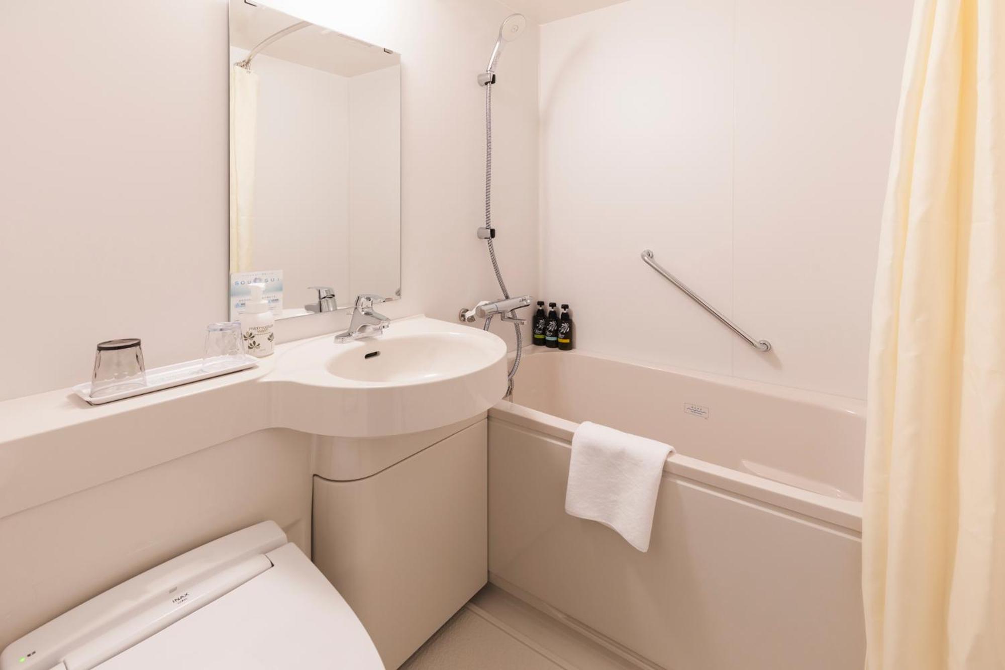 Twin Room - Non-Smoking - Photo 11