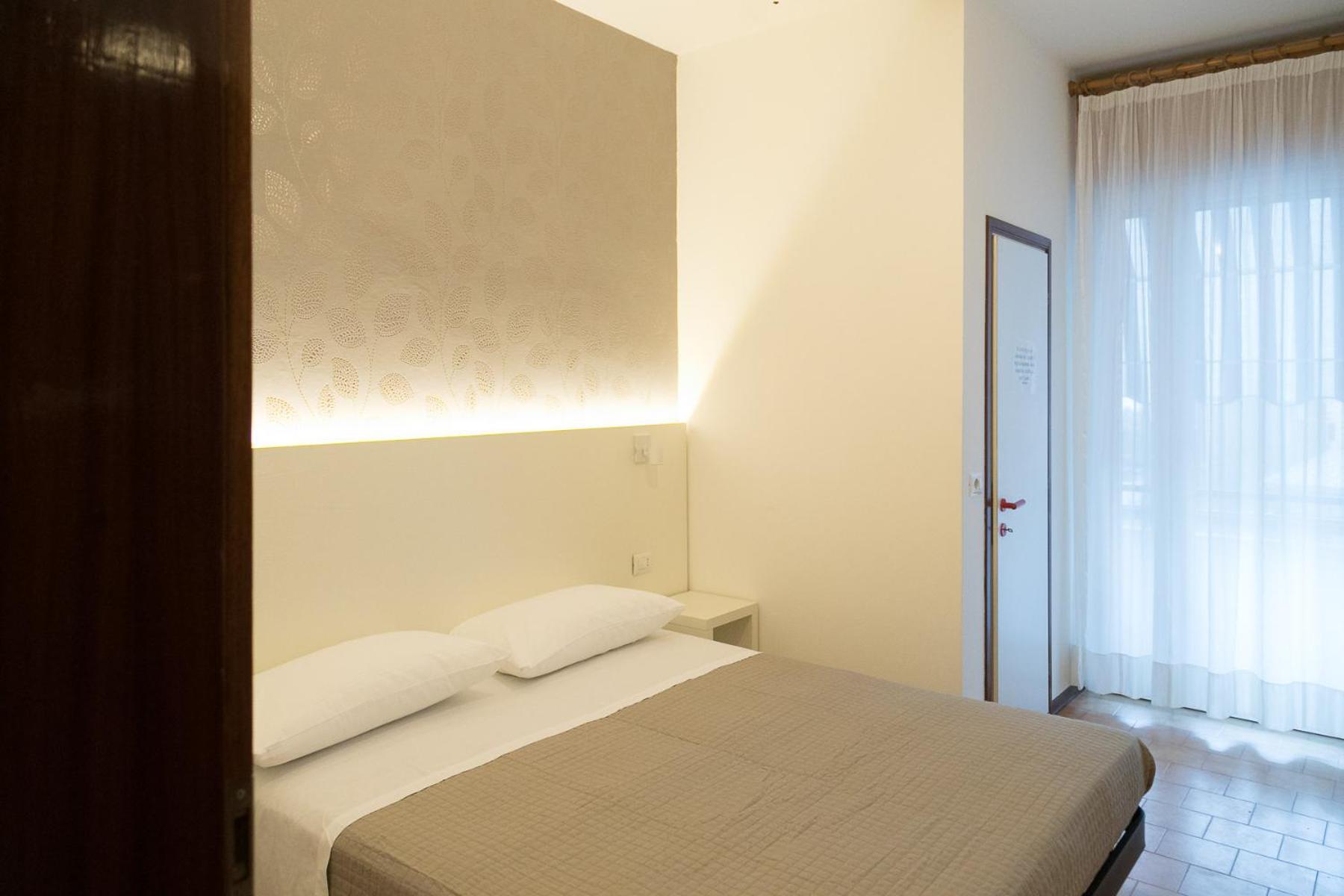 Standard Double Room - Photo 3