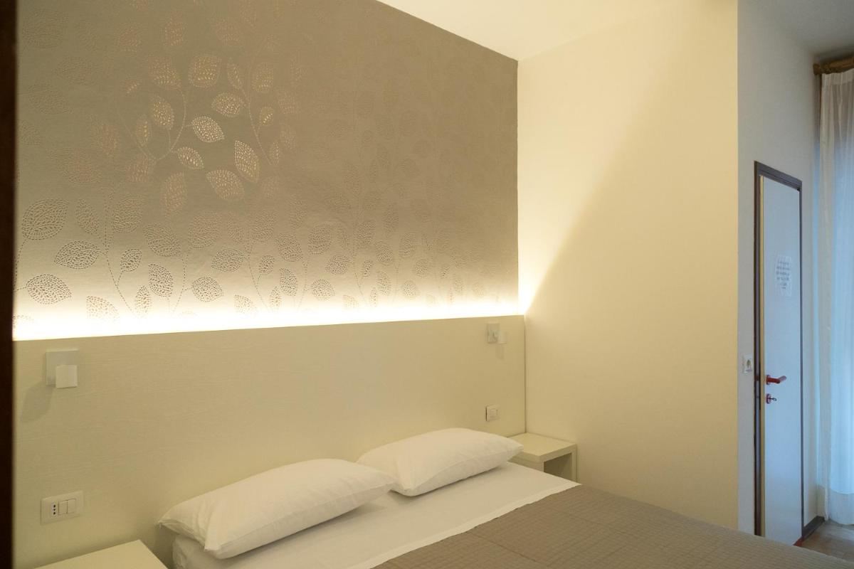 Standard Double Room - Photo 4