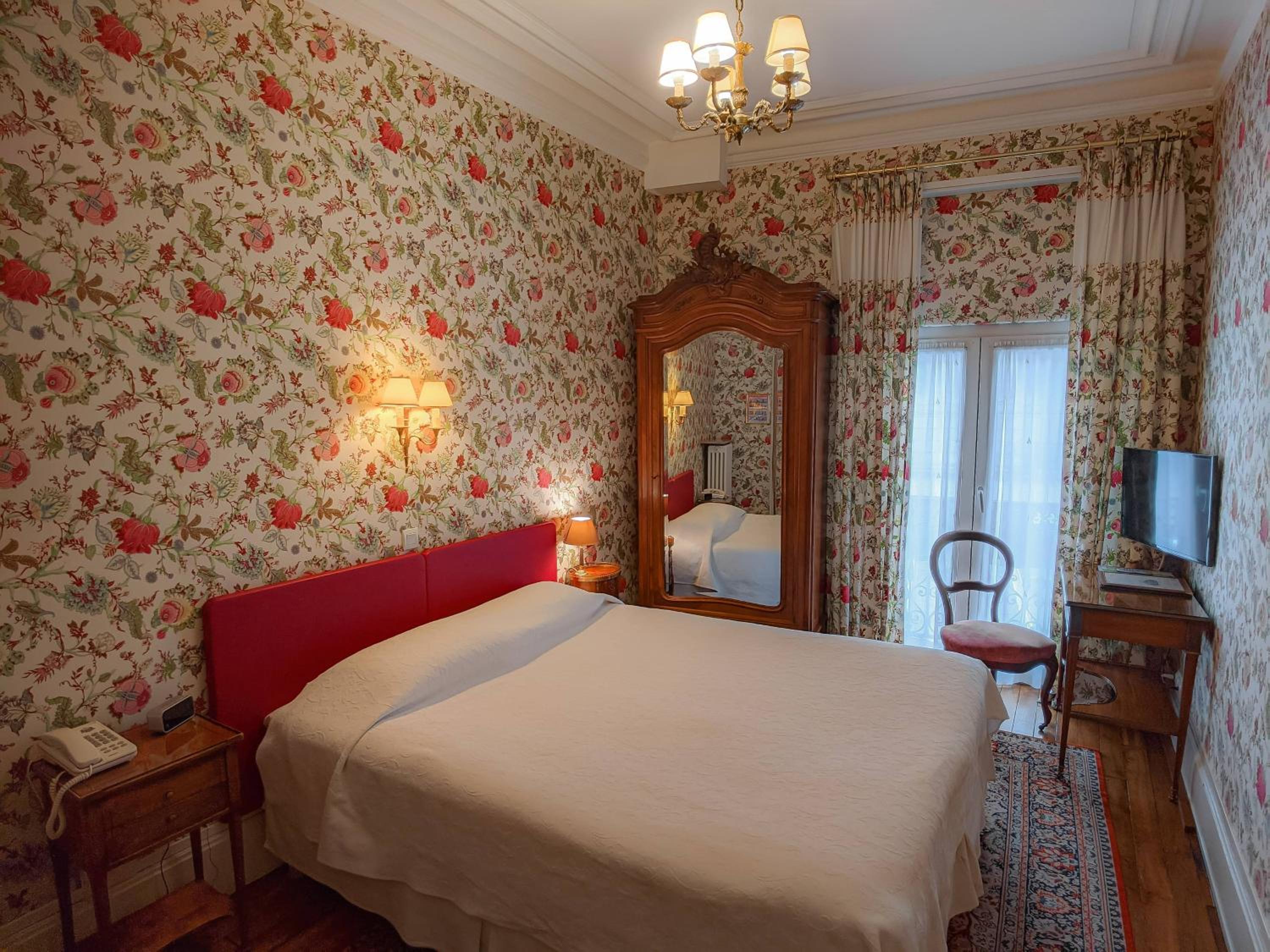 Connecting Rooms