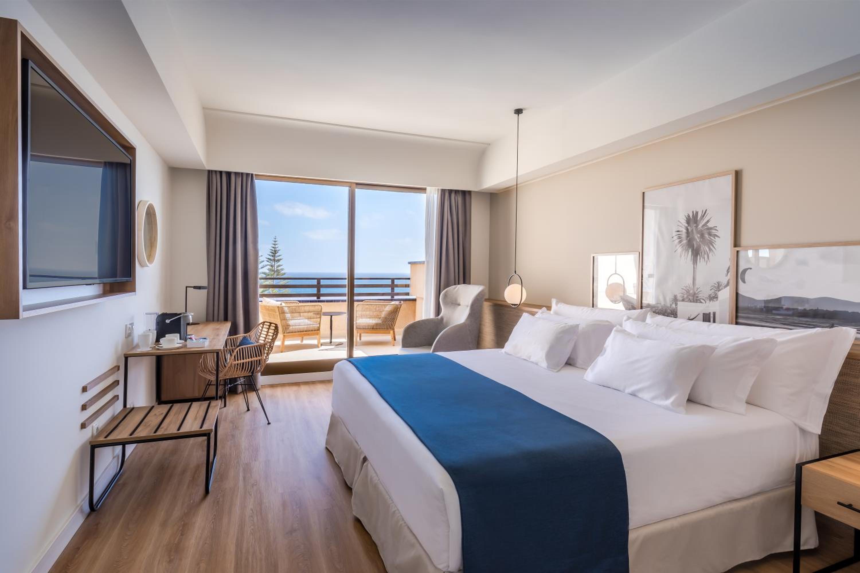 Deluxe Double Room with Sea View photo 3