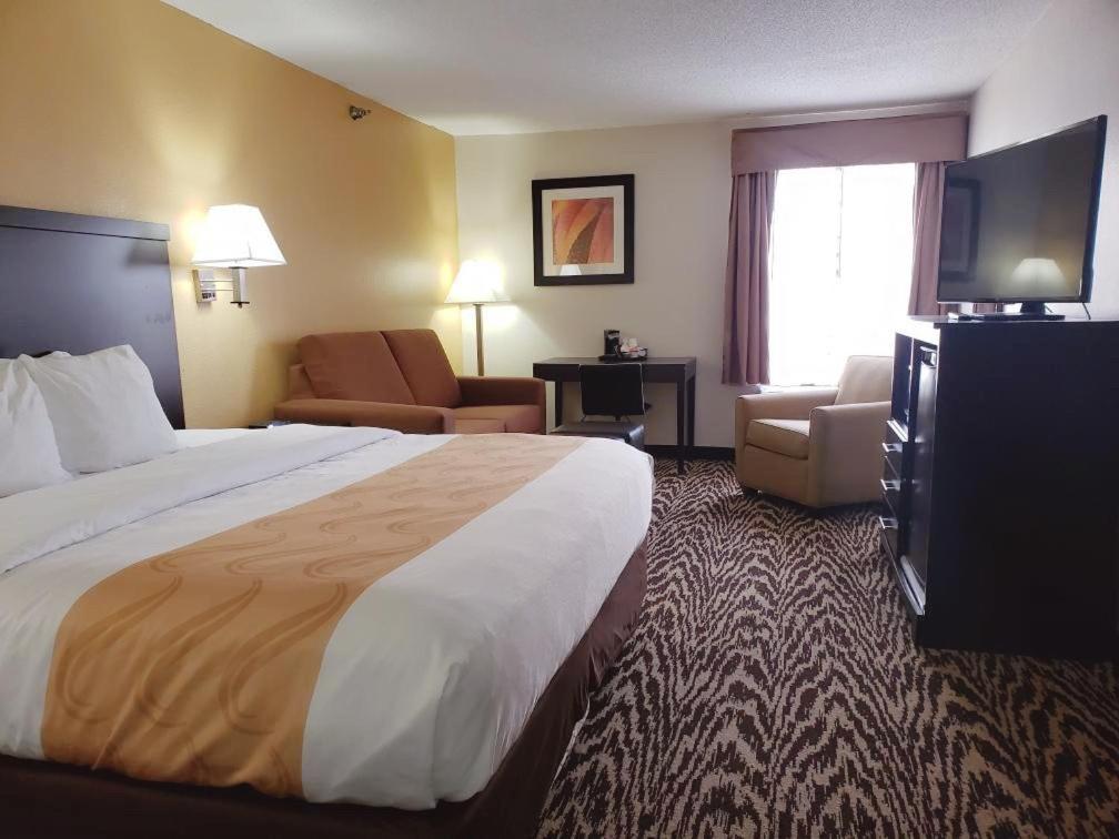 King Suite - Non Smoking - Photo 1
