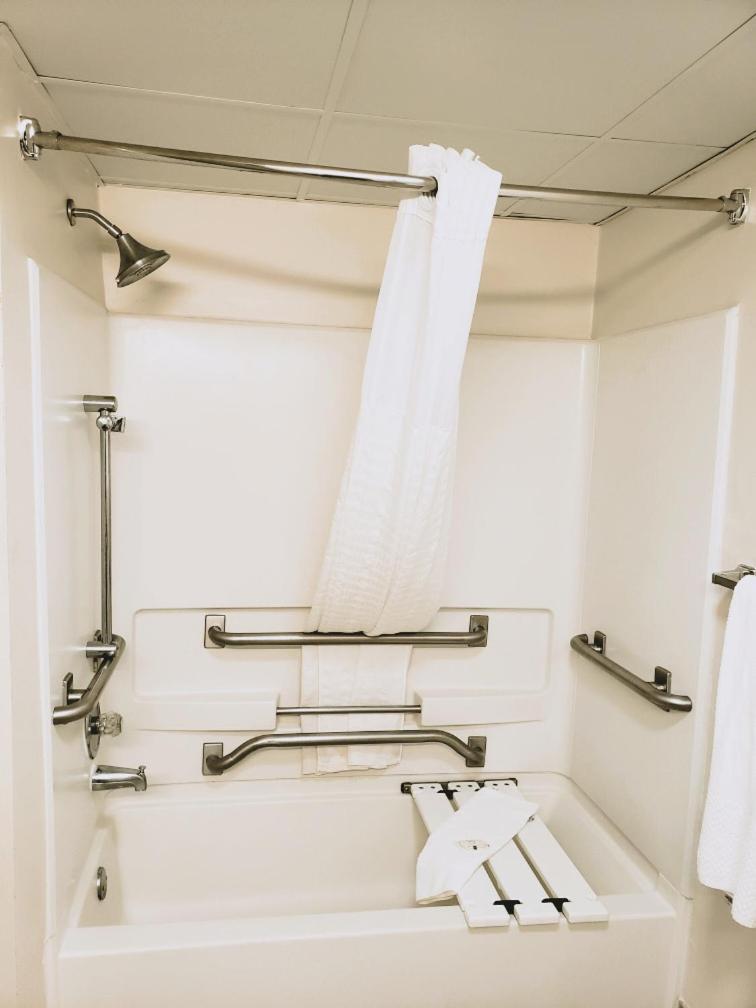 Queen Room - Accessible/Nonsmoking - Photo 4
