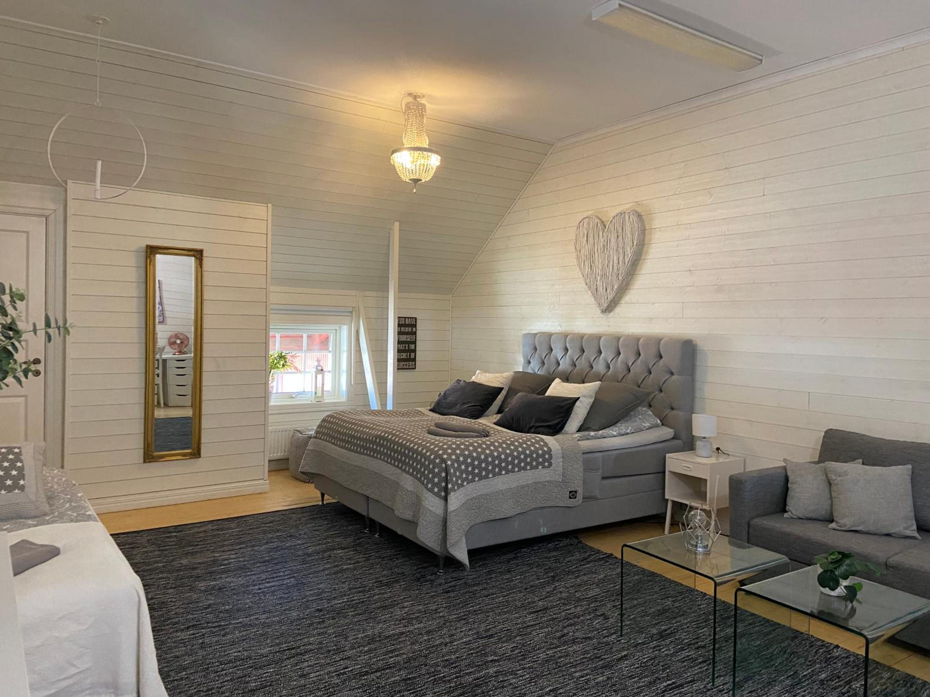 Family Room with Private Bathroom photo 1
