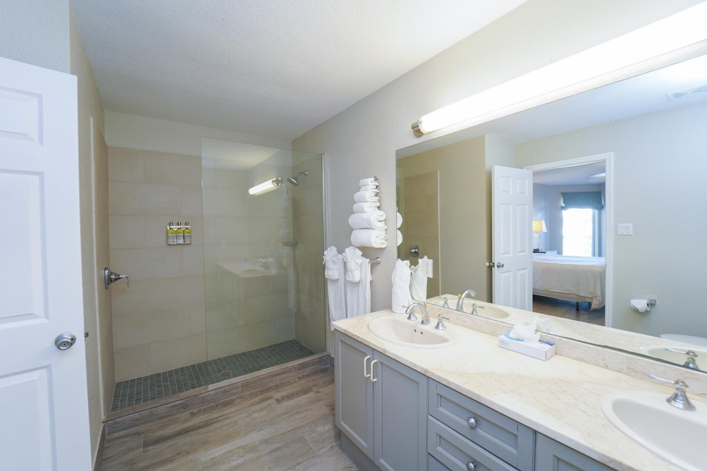 1 Bedroom King Suite - Ocean View