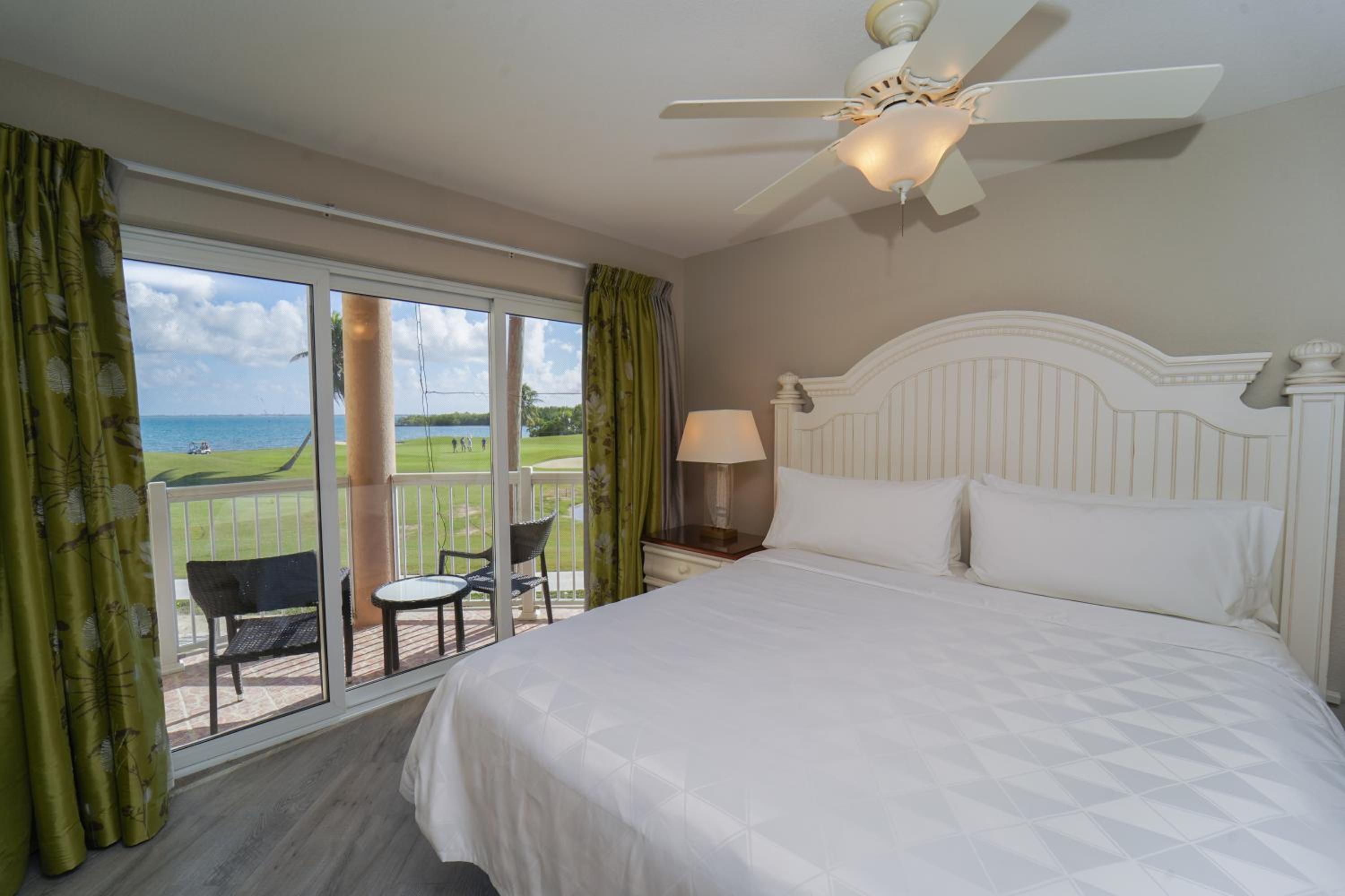 1 Bedroom King Suite - Island View photo 2
