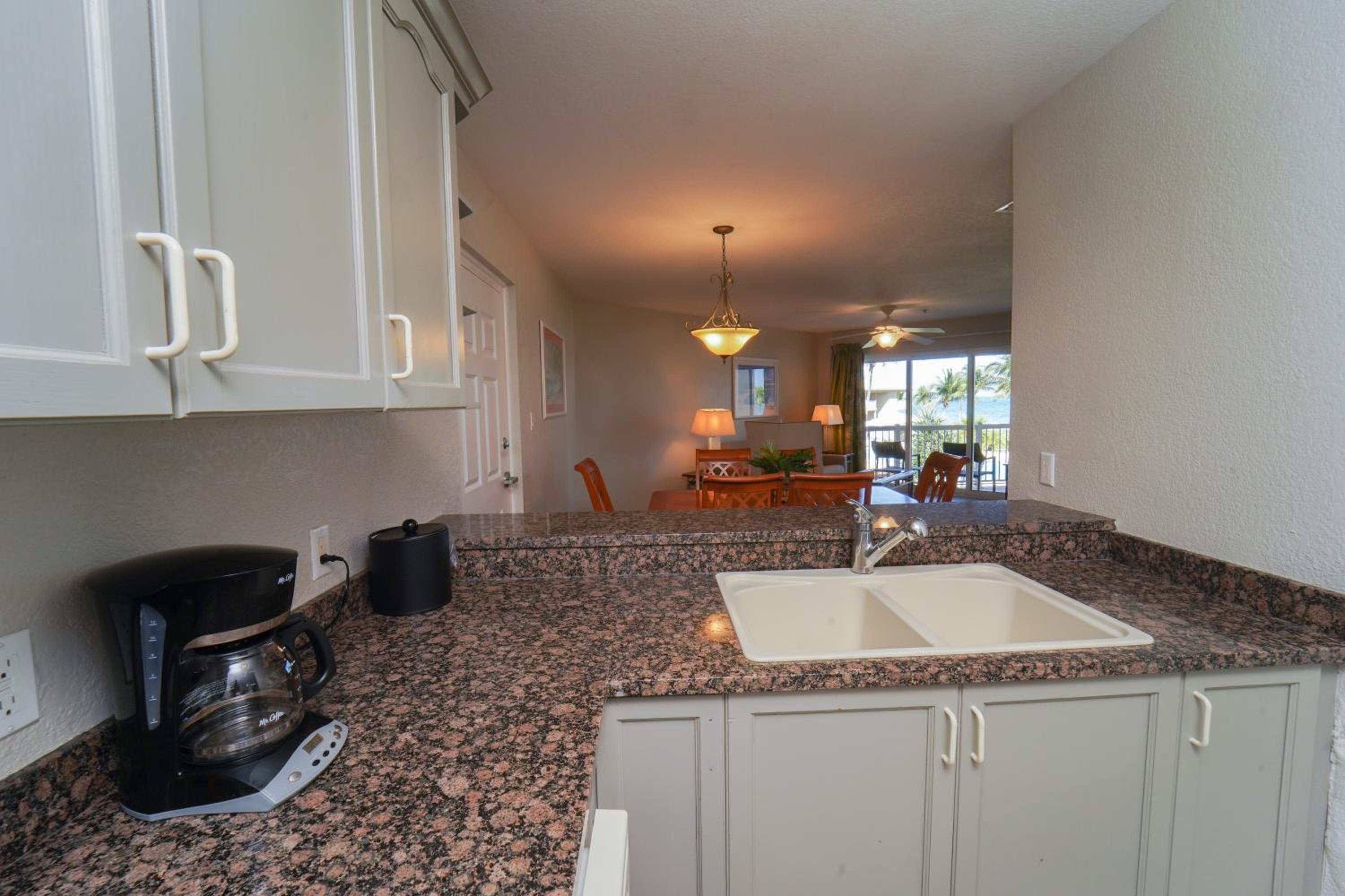 1 Bedroom King Suite - Ocean View